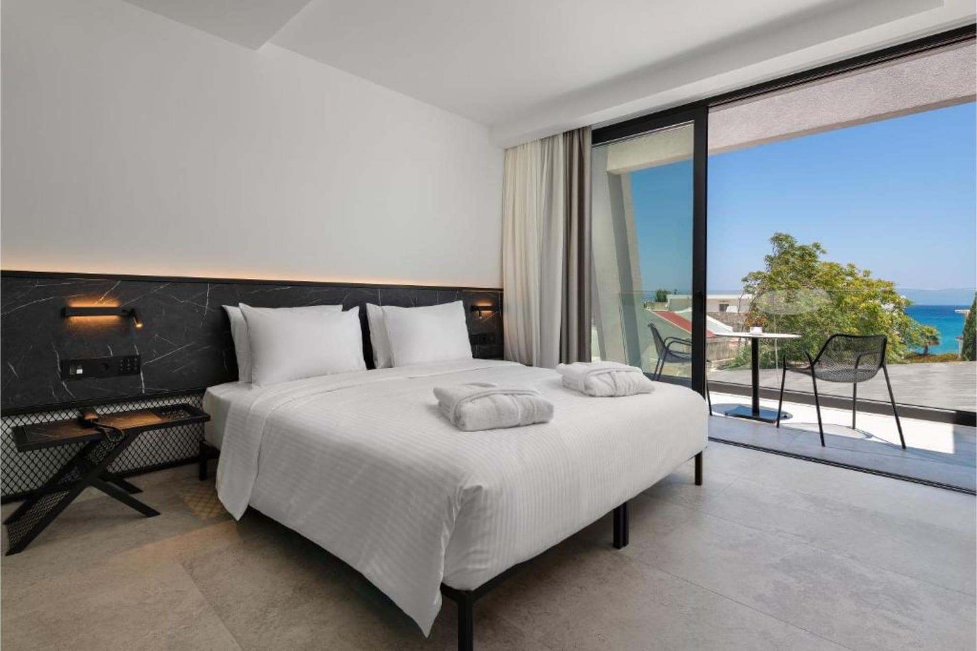 room-types-AGKYRAHTLR-1DDCV-0.jpg