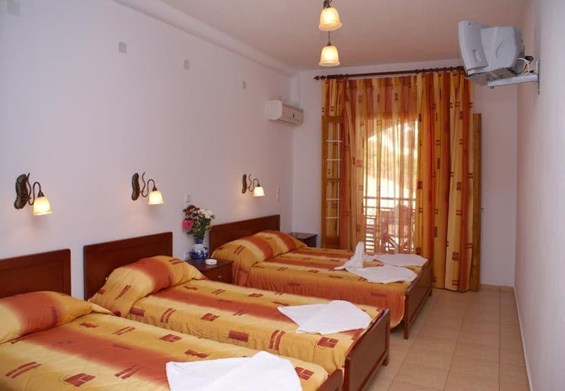 room-types-AGNAHOTEL-QUAD-0.jpg