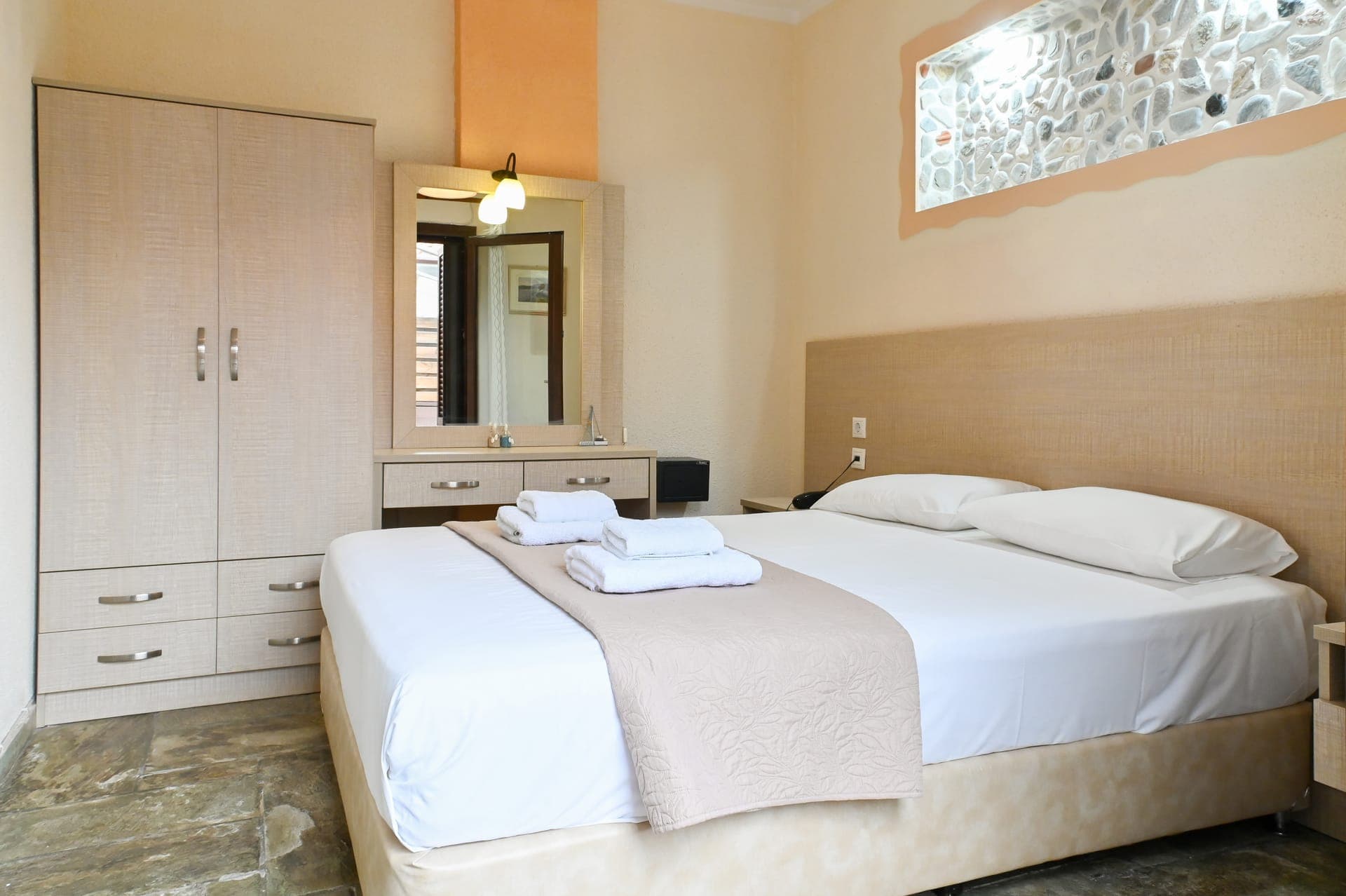 room-types-AGNANTIPEL-JUNIOR-0.jpg
