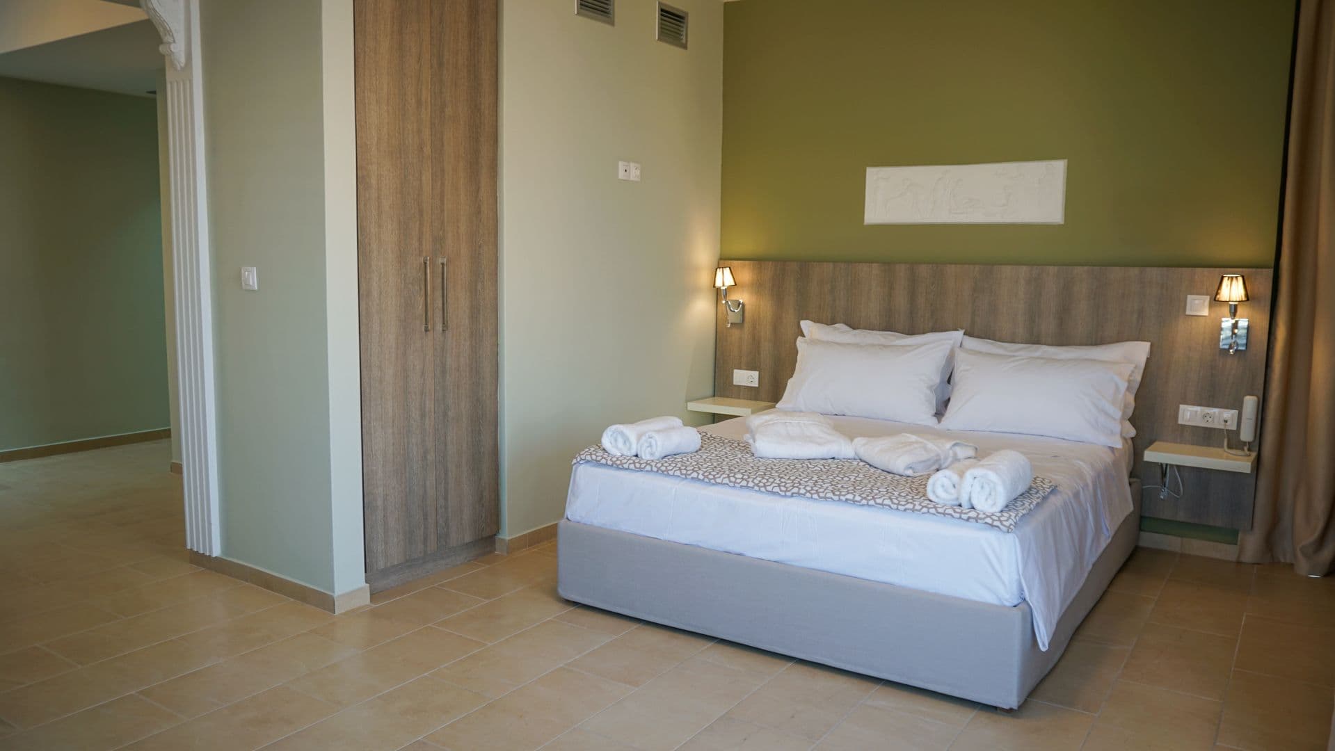 room-types-AGNESDH-DLX-0.jpg