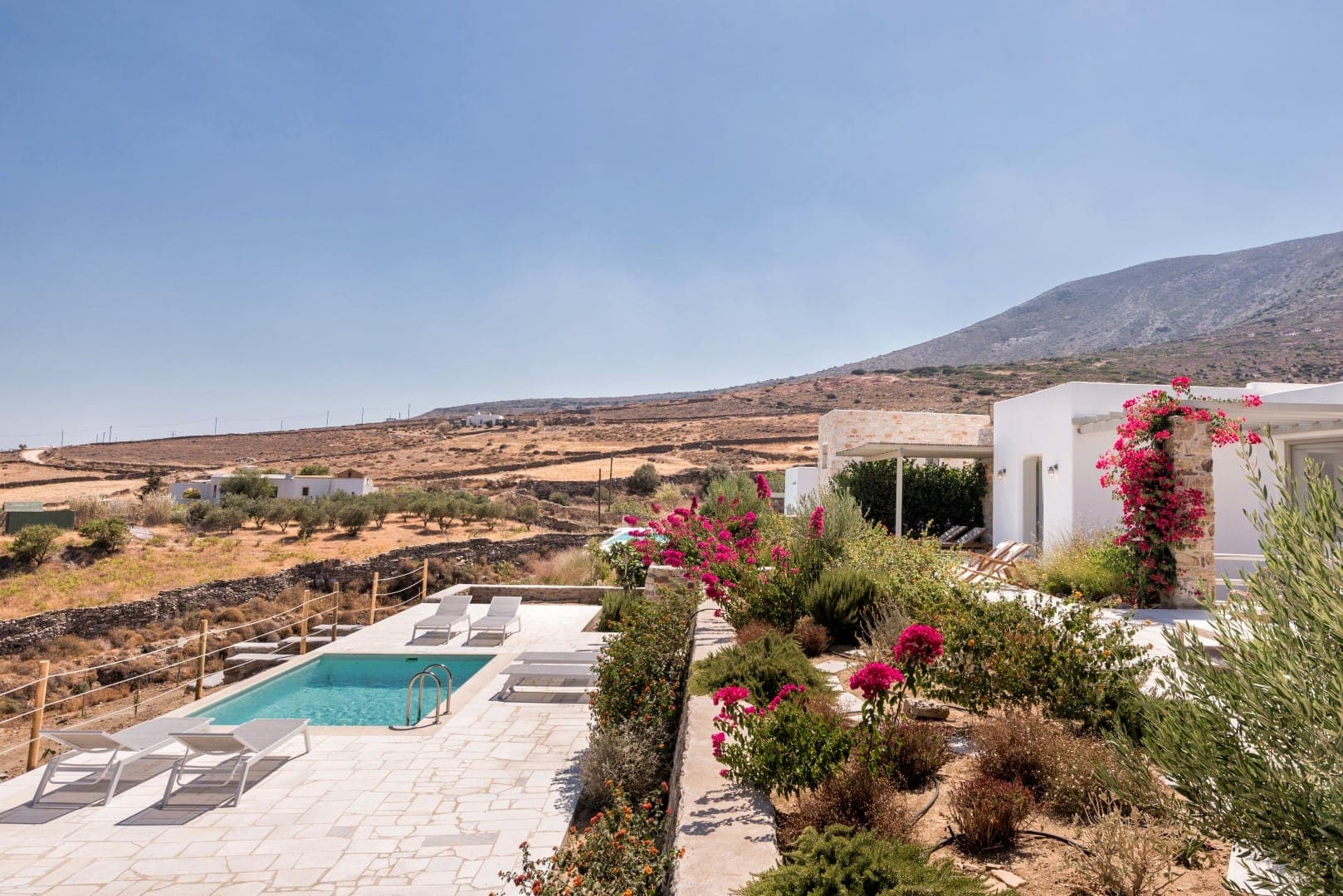 room-types-AGVPAROS-FUEGO-0.jpg