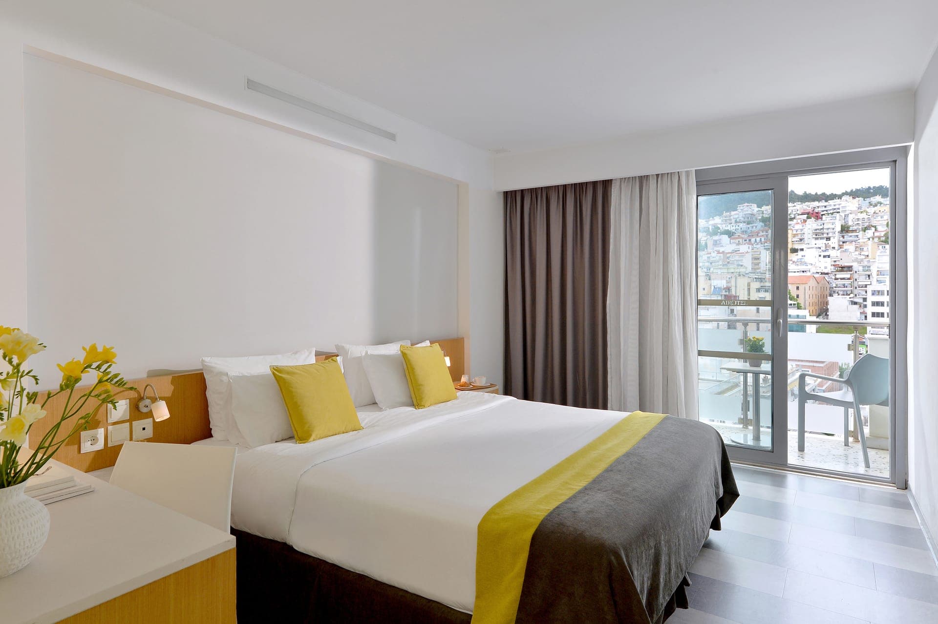 room-types-AIROTELGK-DBLCV-0.jpg