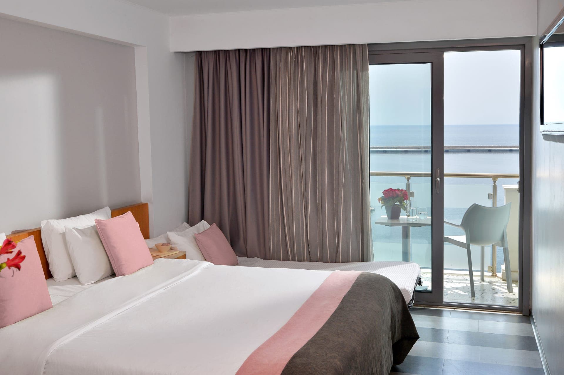 room-types-AIROTELGK-DBSV1-0.jpg