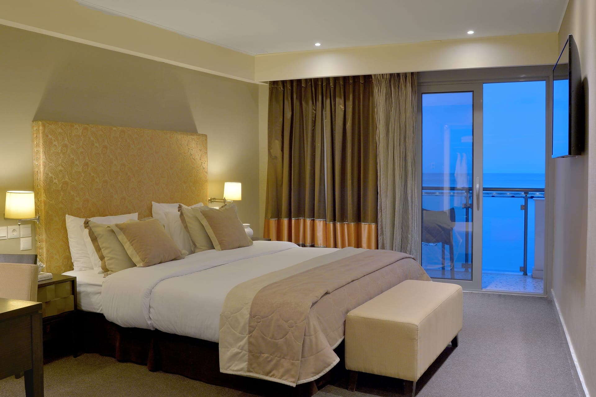 room-types-AIROTELGK-SUITE-0.jpg