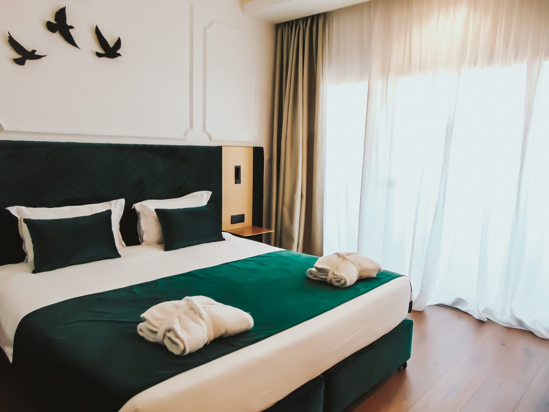 room-types-AJAXHOTEL-EXSUIT-0.jpg