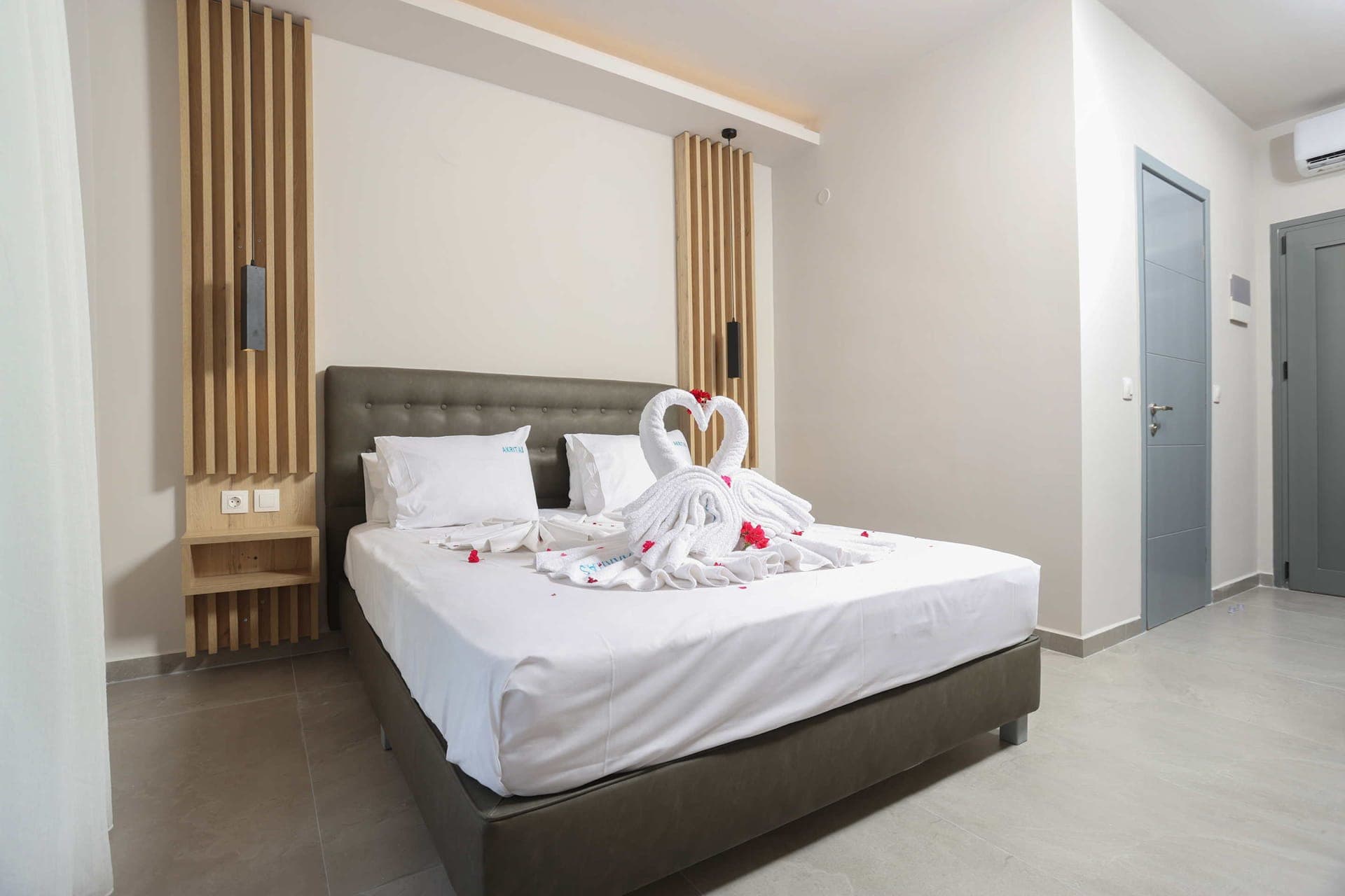 room-types-AKRITASHTL-DBLSPV-0.jpg