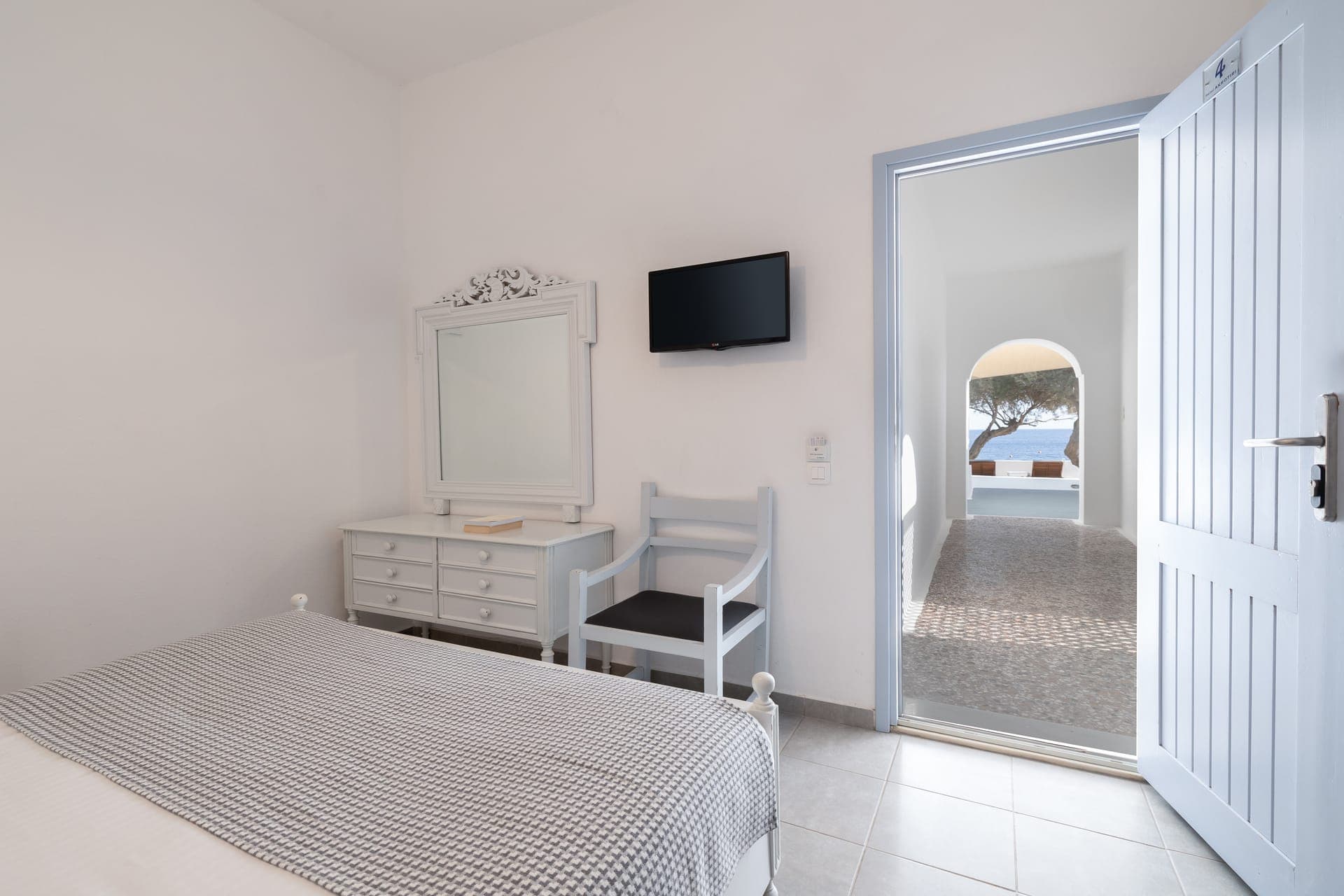 room-types-AKROHOTEL-SINGLE-0.jpg