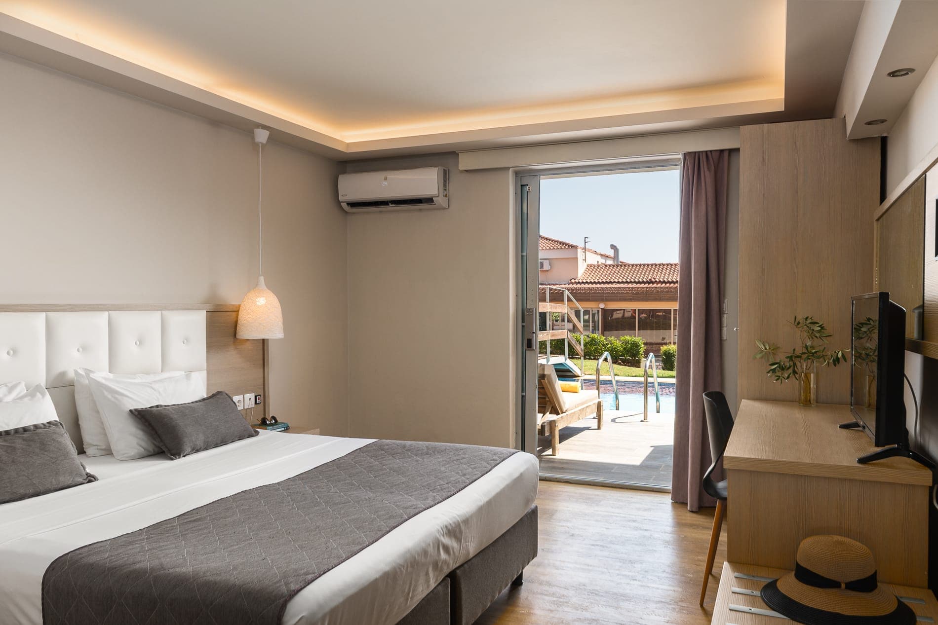 room-types-AKRONRESOR-DLXSUP-0.jpg