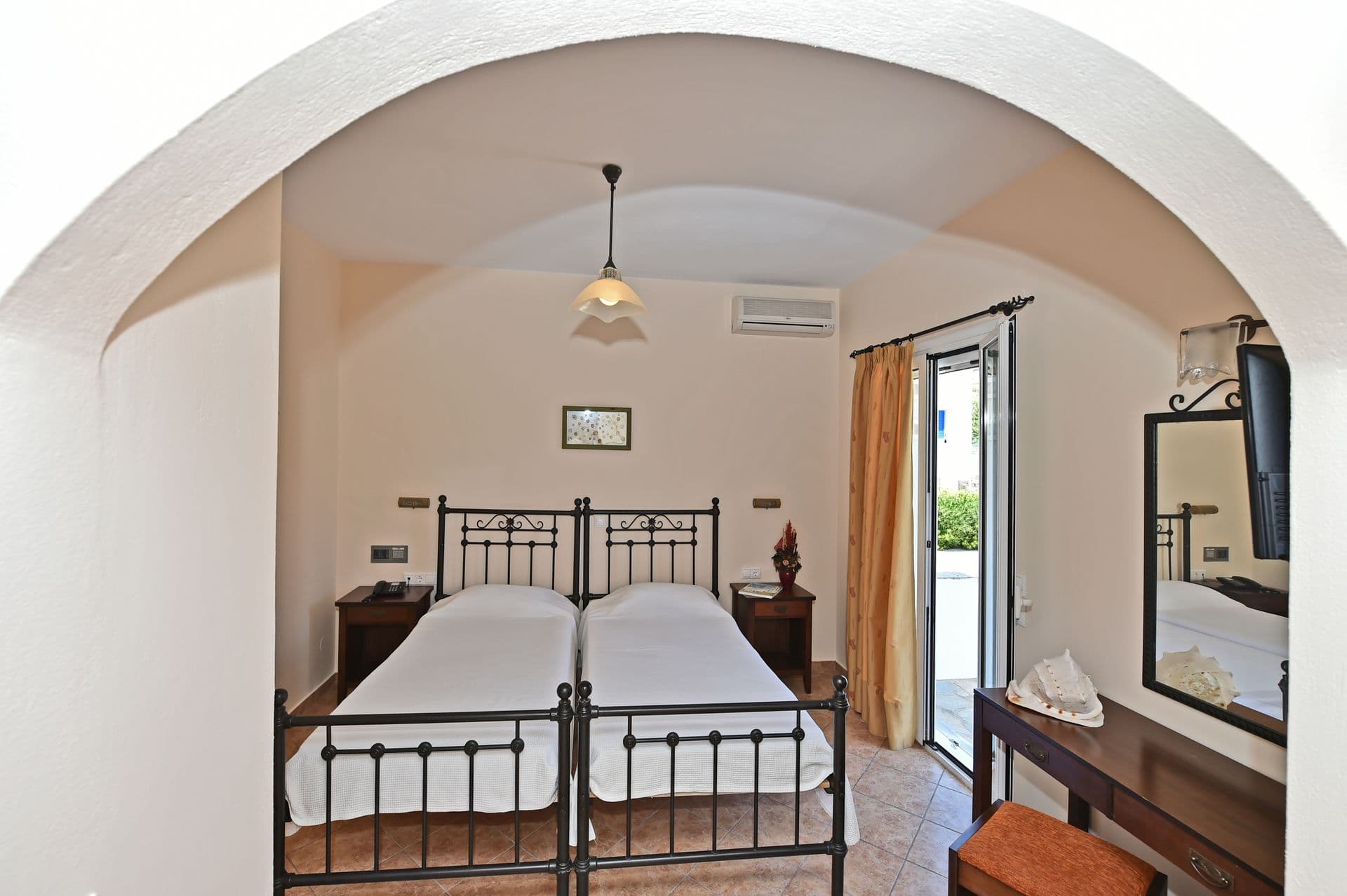 room-types-AKTIAG-DLXLV-0.jpg