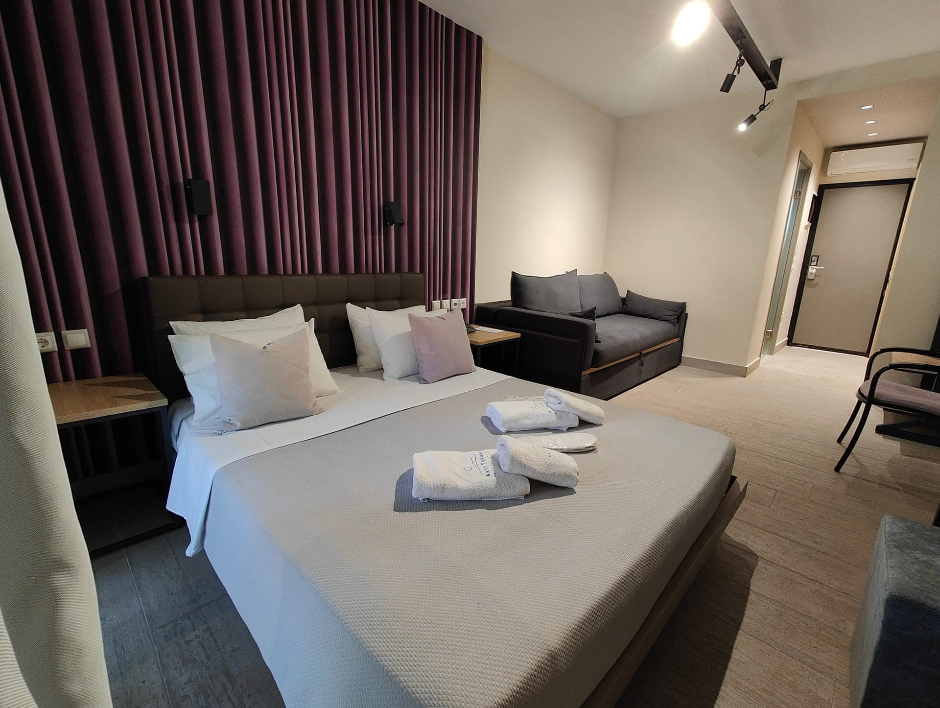 room-types-AKTITORONI-DLXSTU-0.jpg