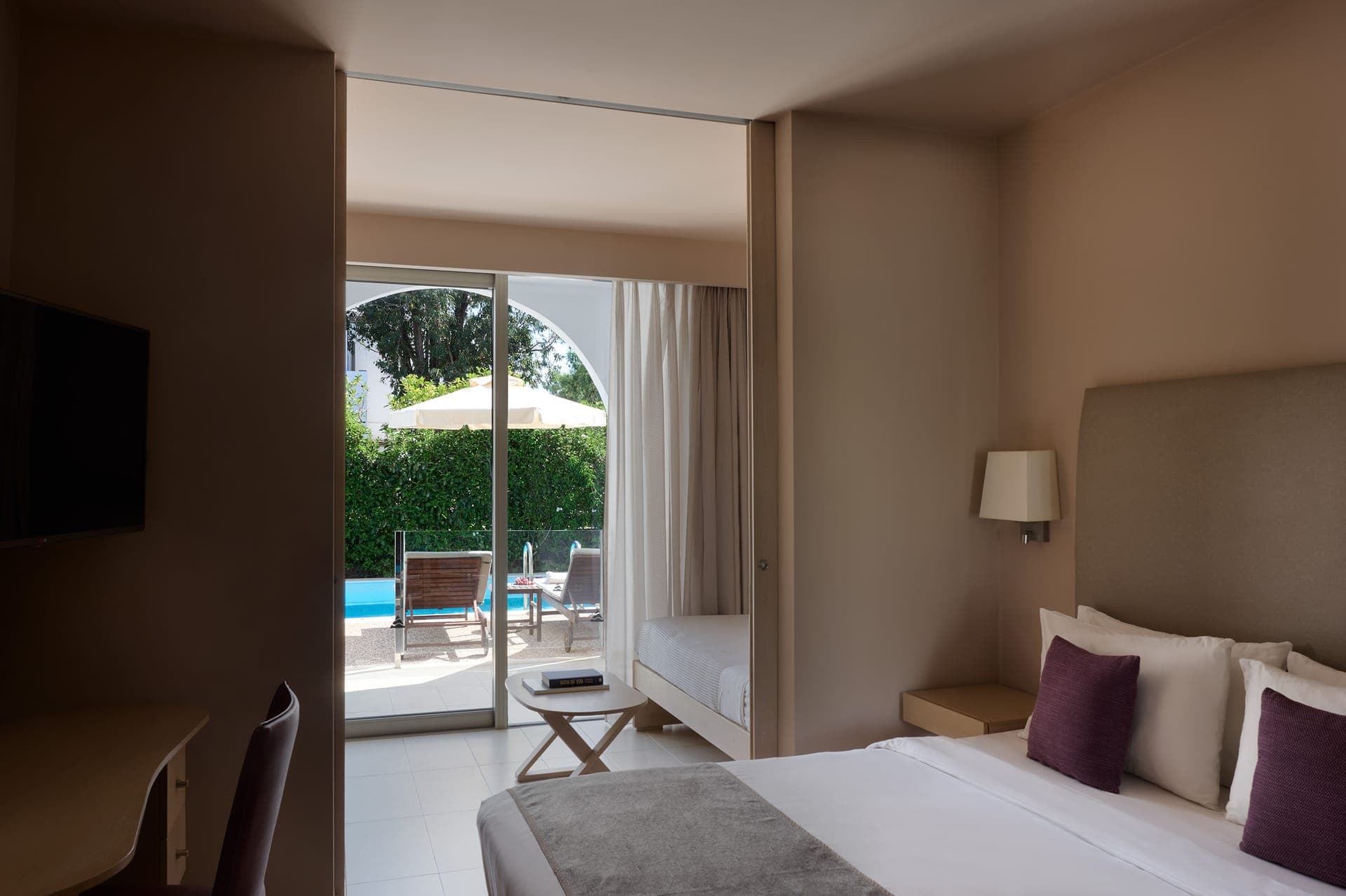 room-types-AKTIZEUSAT-FRSLSW-0.jpg