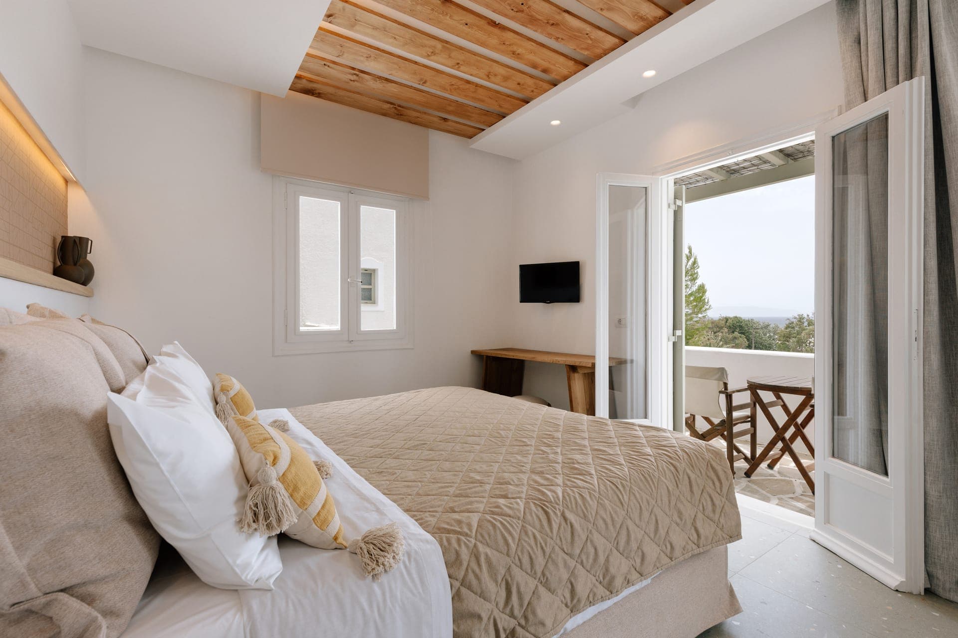 room-types-ALBATHOTEL-SUPDBL-0.jpg