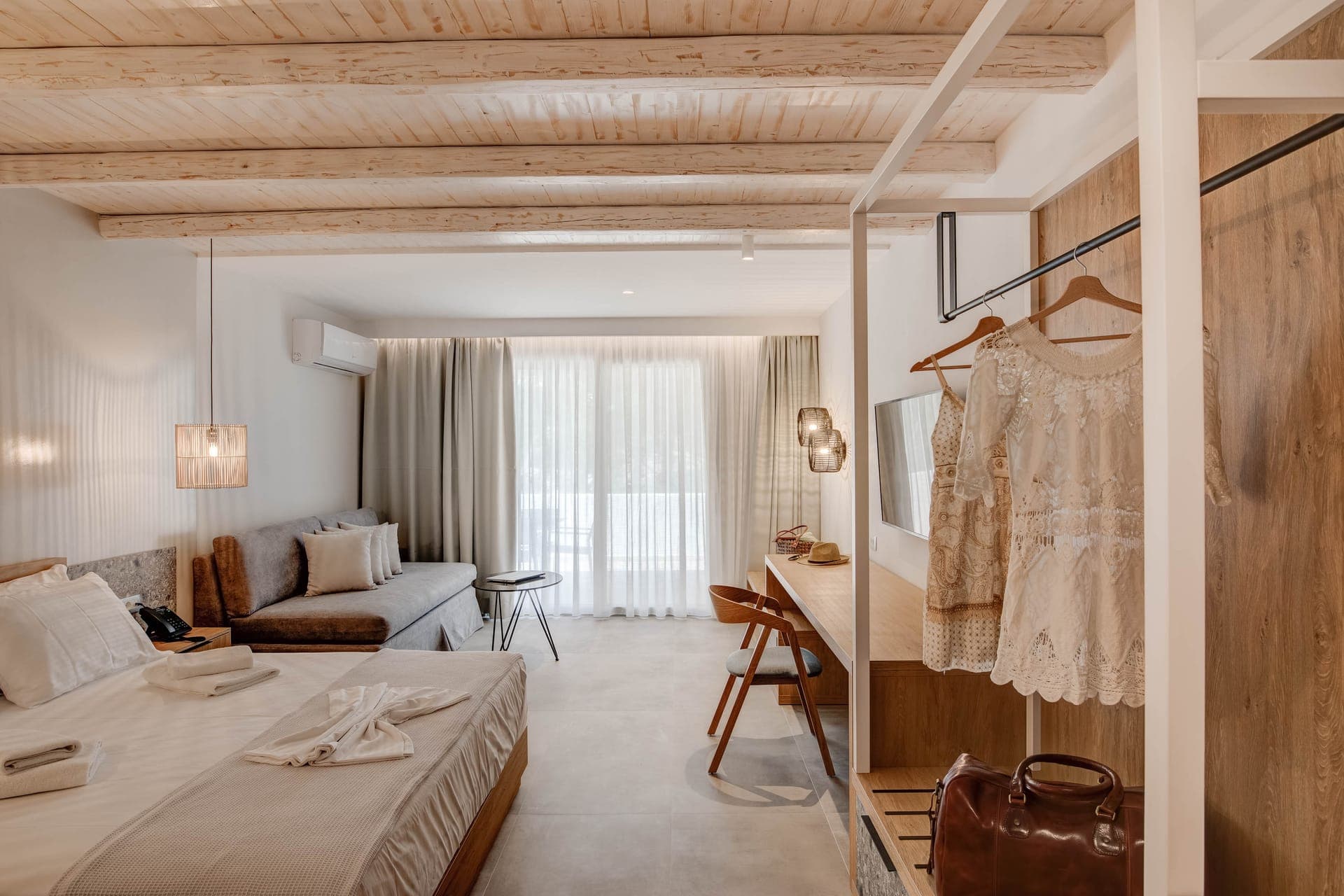 room-types-ALBORO-DELUXE-0.jpg