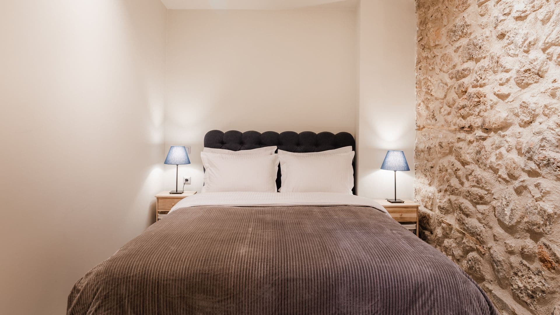 room-types-ALDIASUITE-ARMAIS-0.jpg