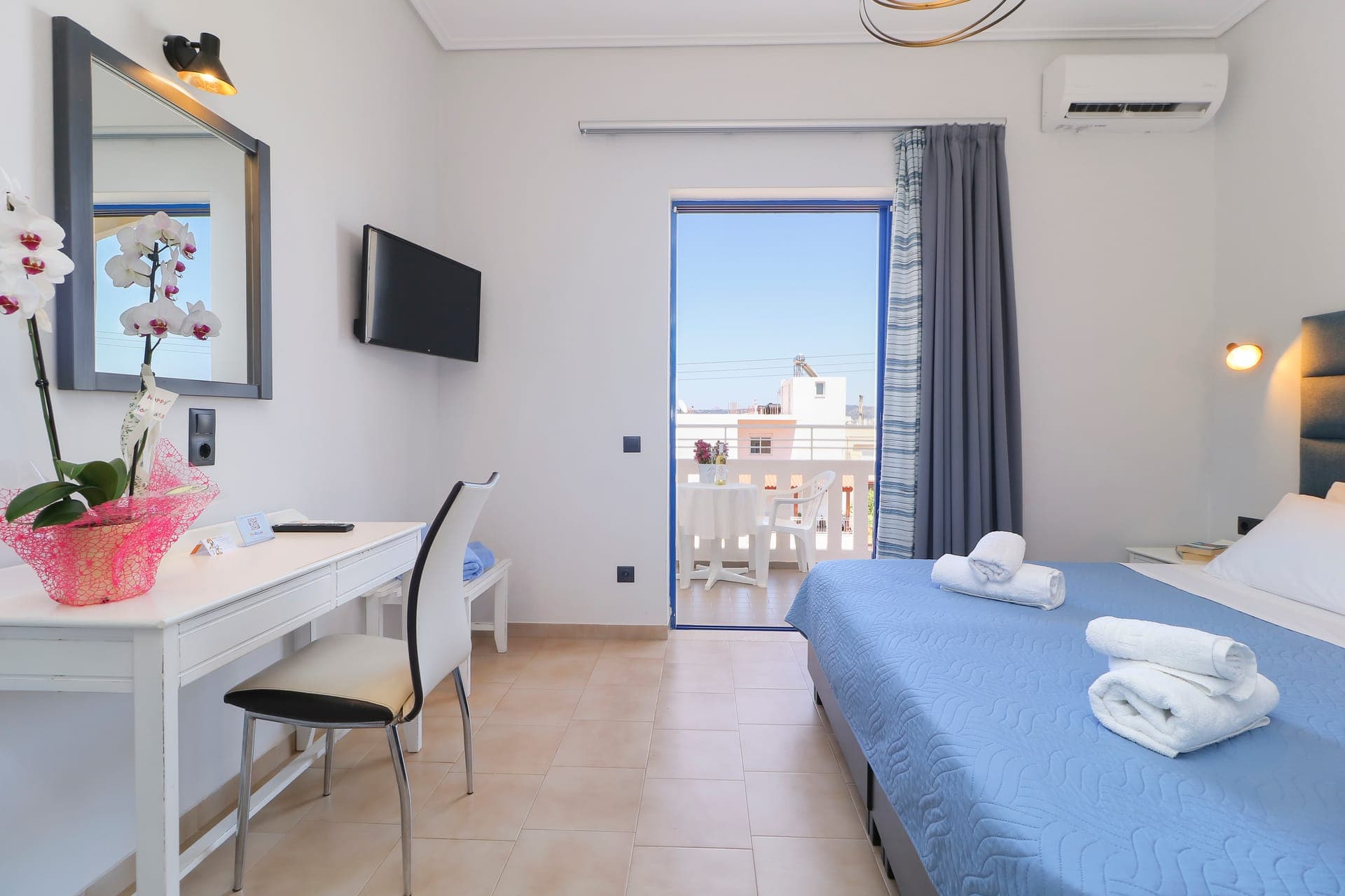 room-types-ALEXHOTCH-STDBL-0.jpg