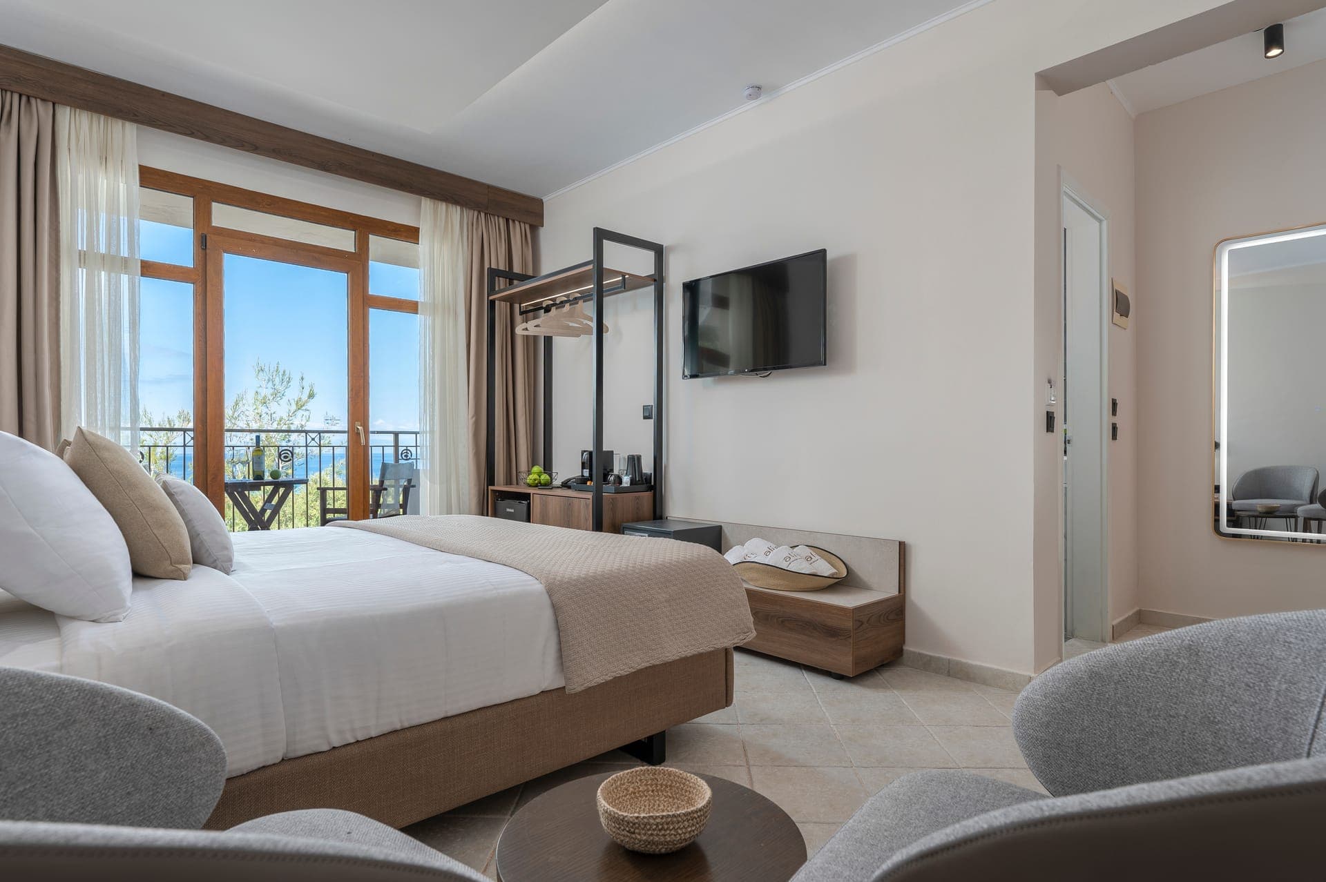 room-types-ALIAPALACE-DBLSV-0.jpg
