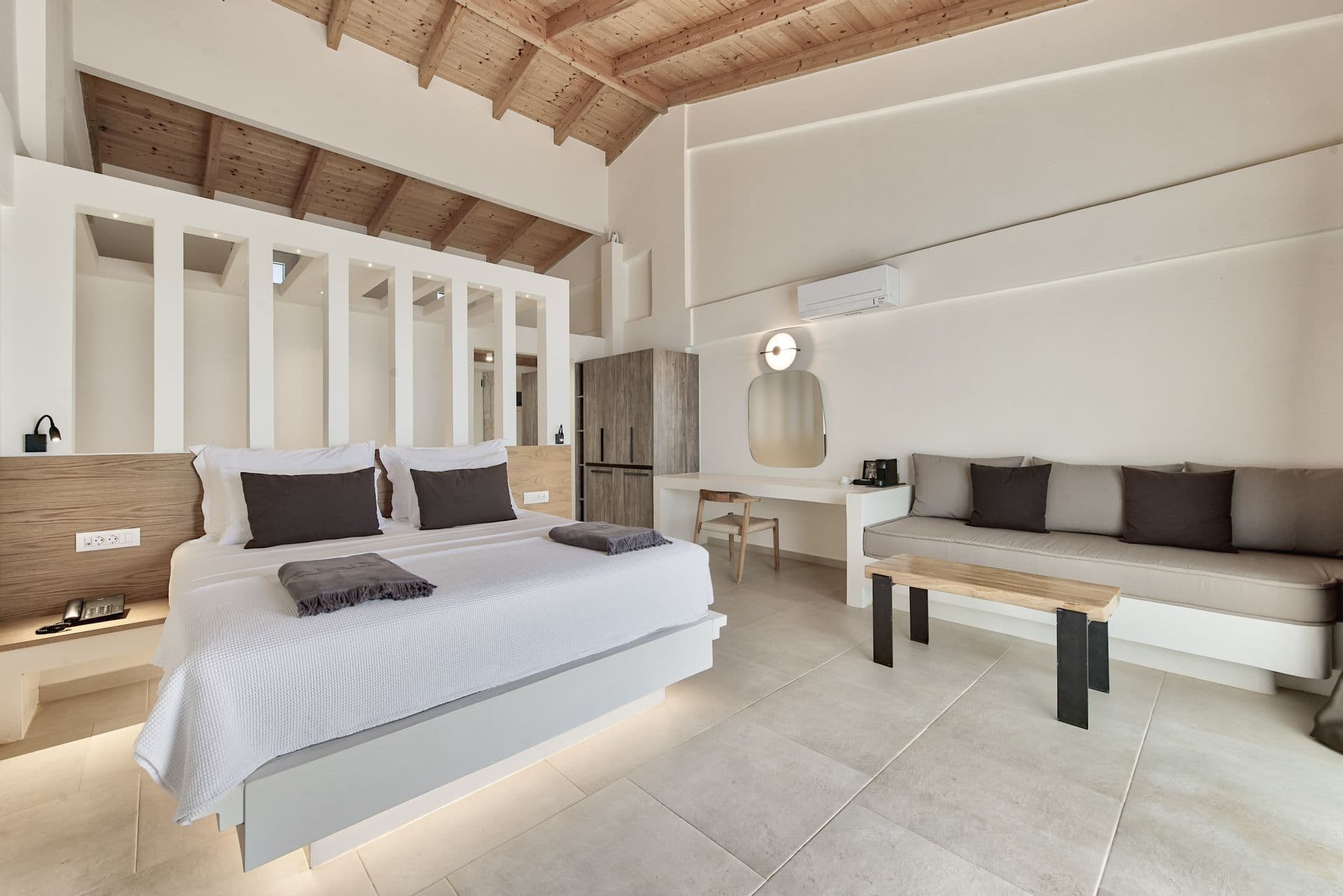 room-types-ALIV-SUPSV-0.jpg