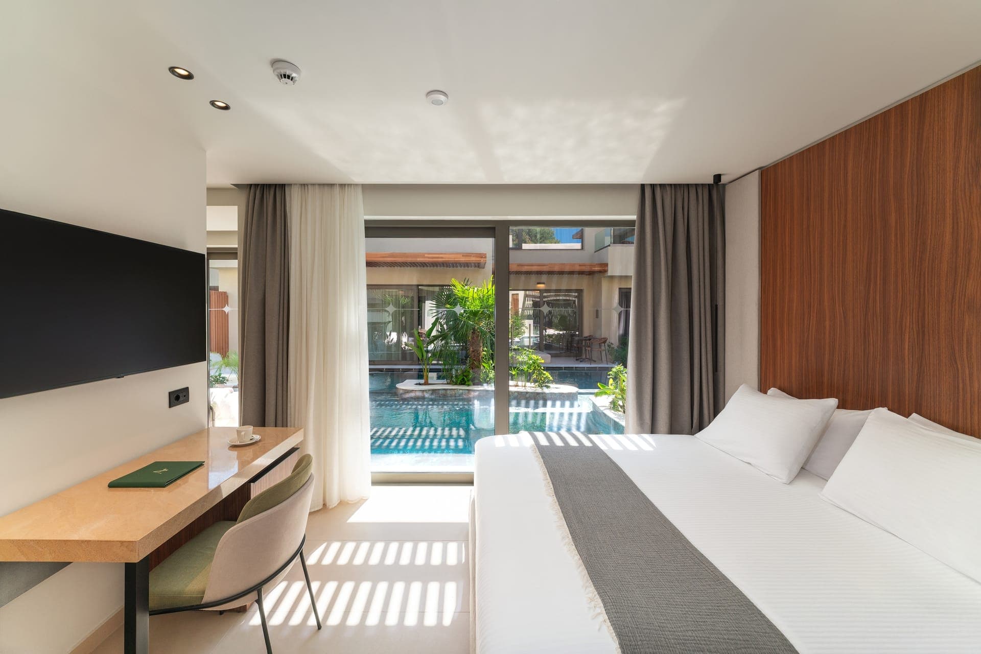 room-types-ALIZO-LUXSU-0.jpg