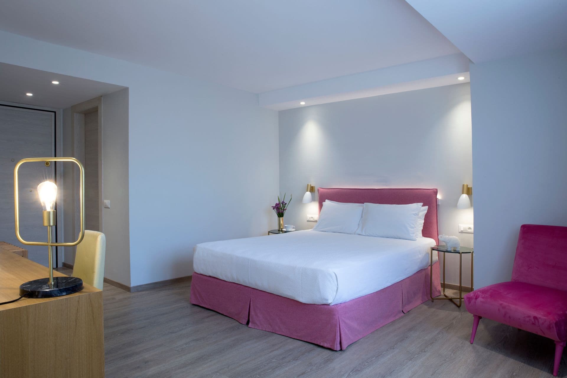 room-types-ALLEY-DLX-0.jpg
