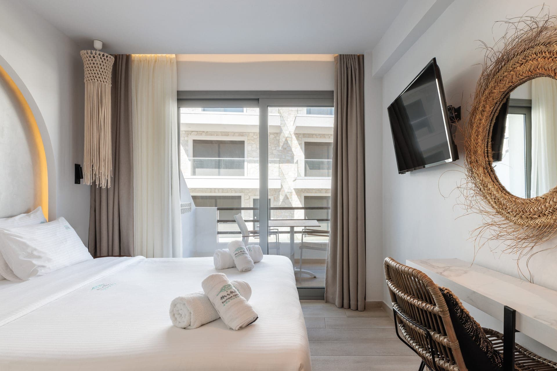 room-types-ALMATHIA-DLXSUI-0.jpg