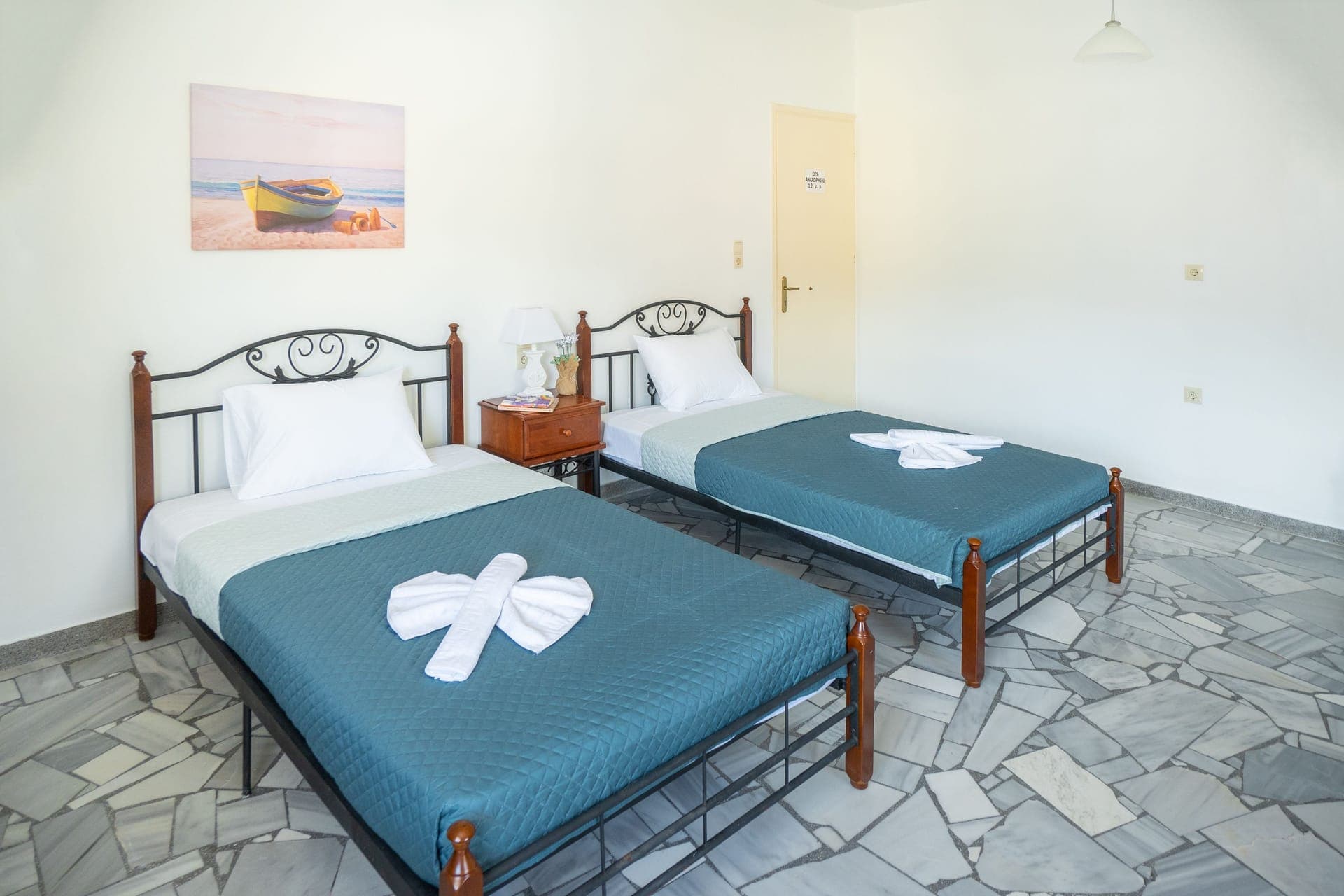 room-types-ALMYBEACH-TRIPLE-0.jpg