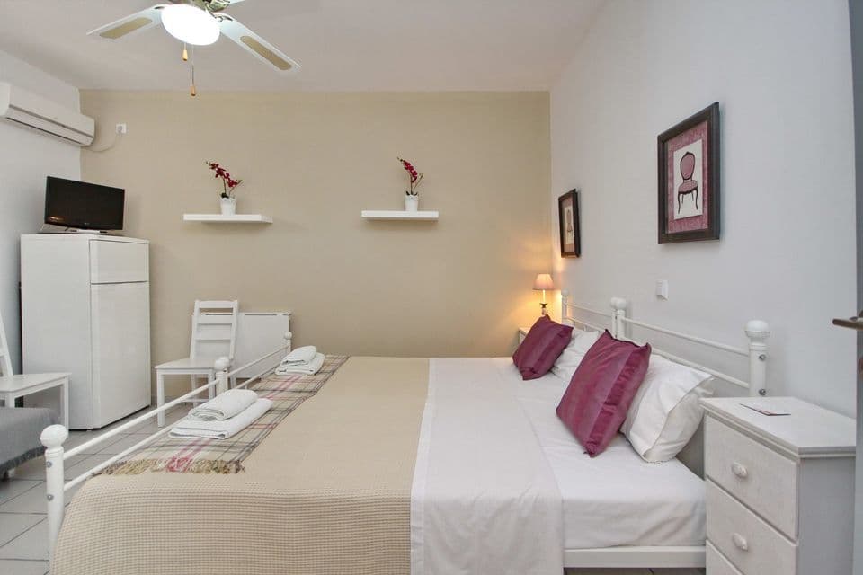 room-types-ALOELUXURY-BR-0.jpg