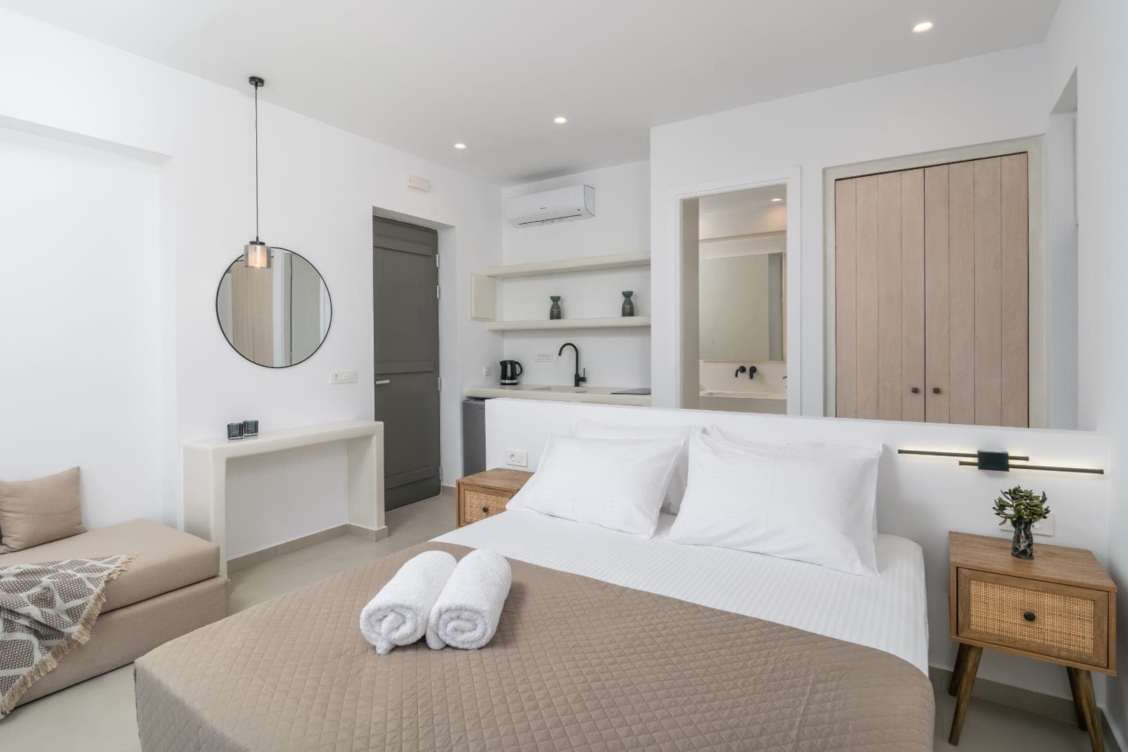 room-types-ALONISUIT-TSUITE-0.jpg