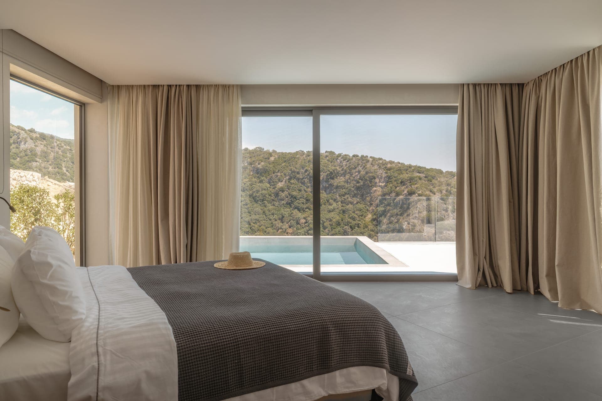 room-types-ALONSEVOU-SGSVPP-0.jpg