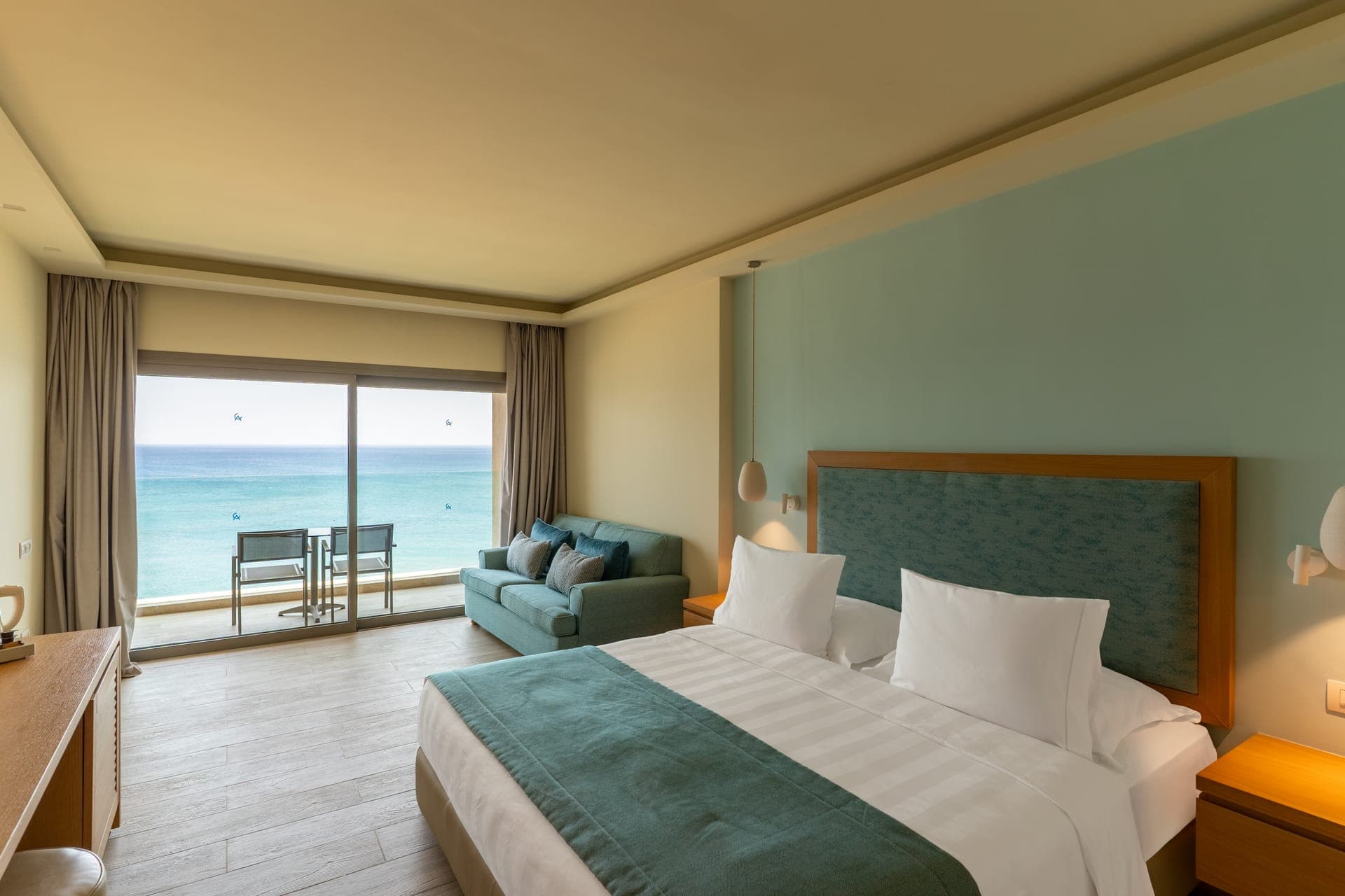 room-types-AMADA-DLXTR-0.jpg