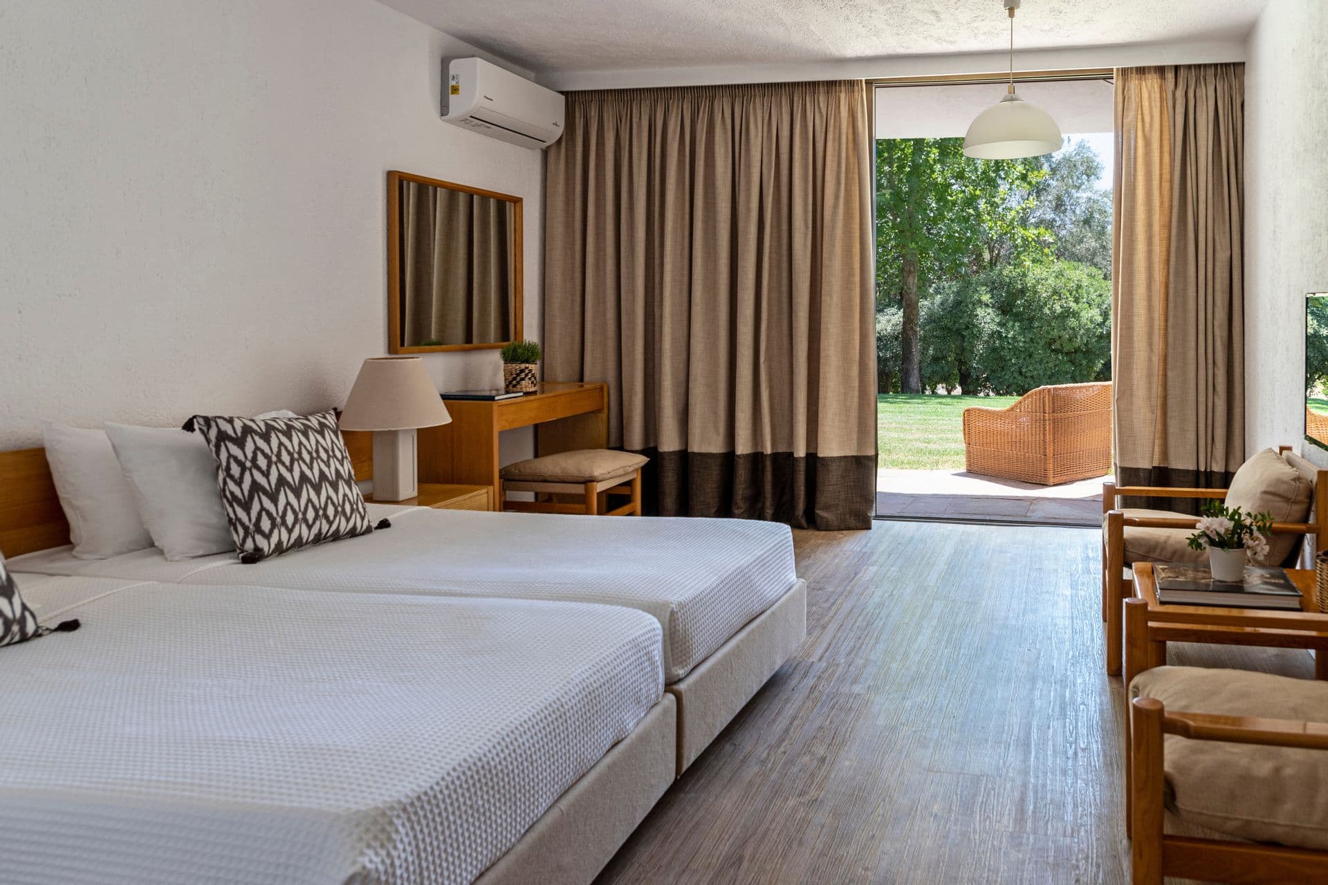 room-types-AMALIAOLY-CLSC-0.jpg