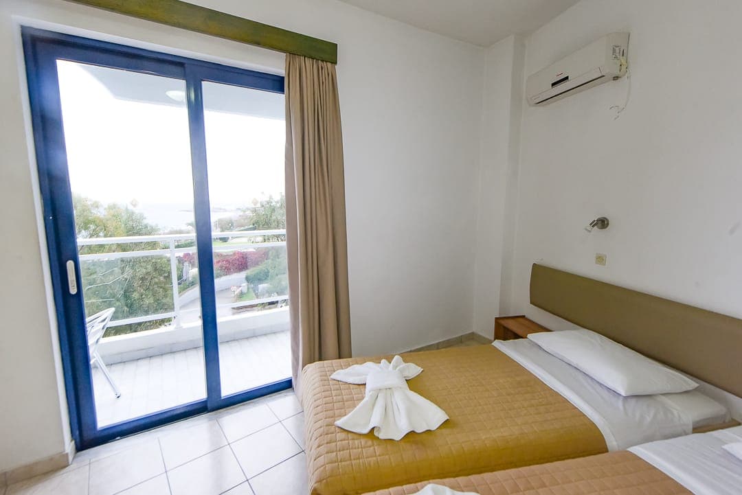 room-types-AMALIASEAH-DBL-0.jpg
