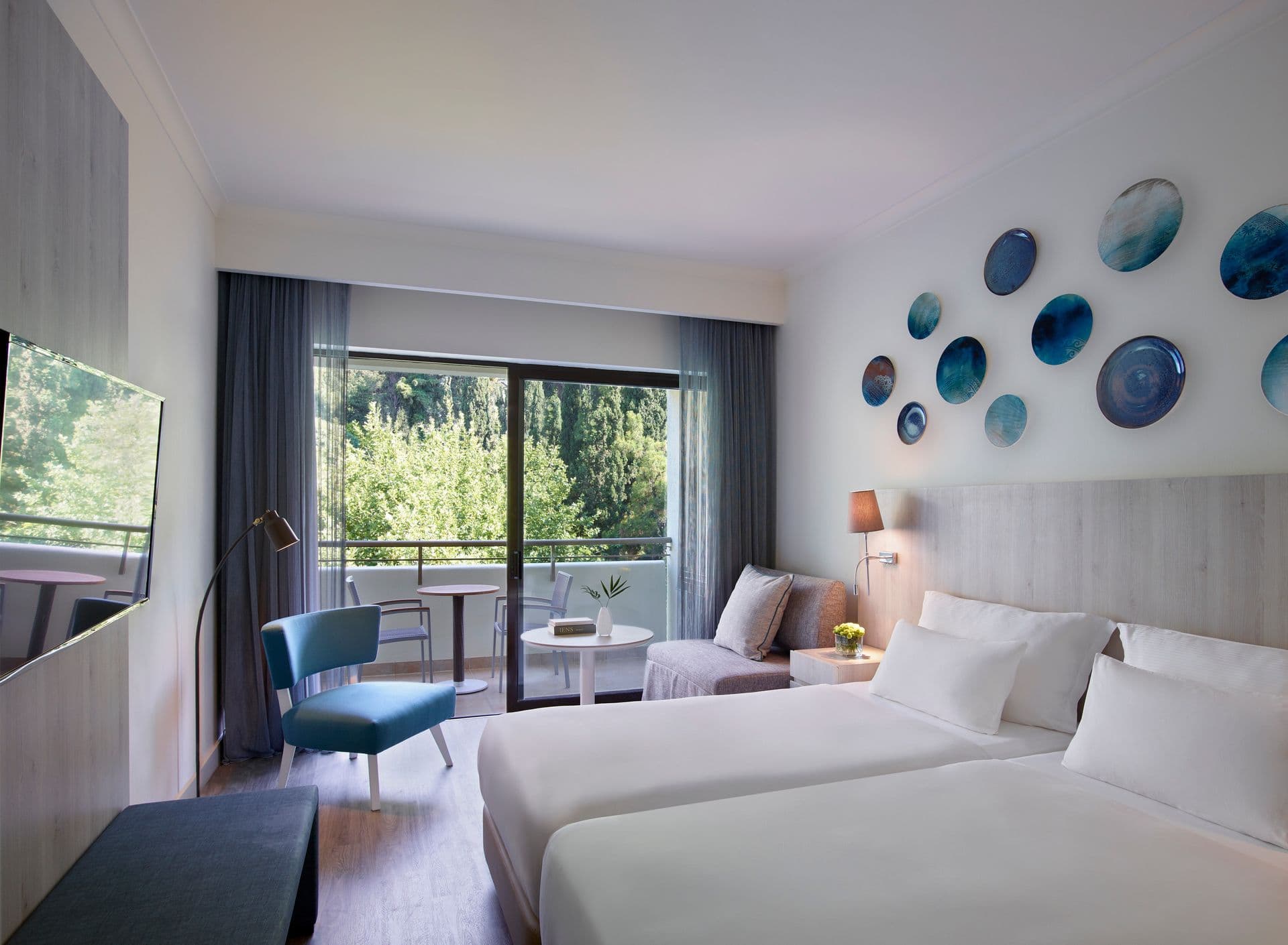 room-types-AMATHUSRHO-DLXFV-0.jpg