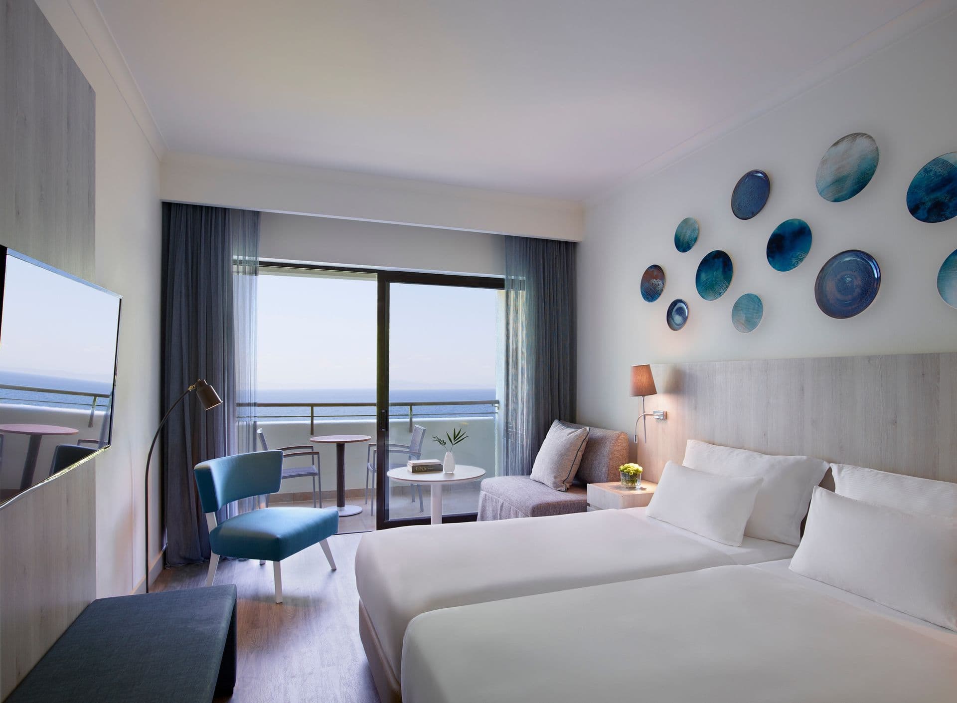 room-types-AMATHUSRHO-DLXSV-0.jpg