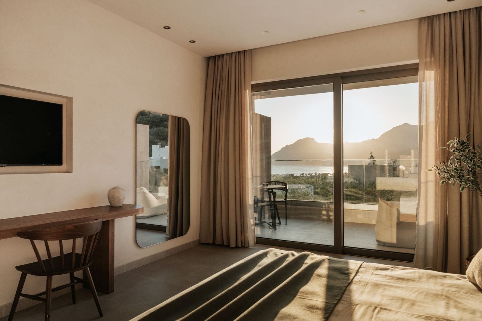 room-types-AMENTEMIND-DLX-0.jpg