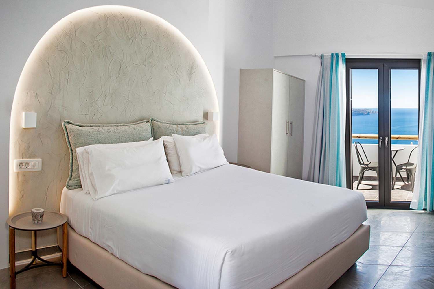 room-types-AMITYSUITE-SUPER-0.jpg