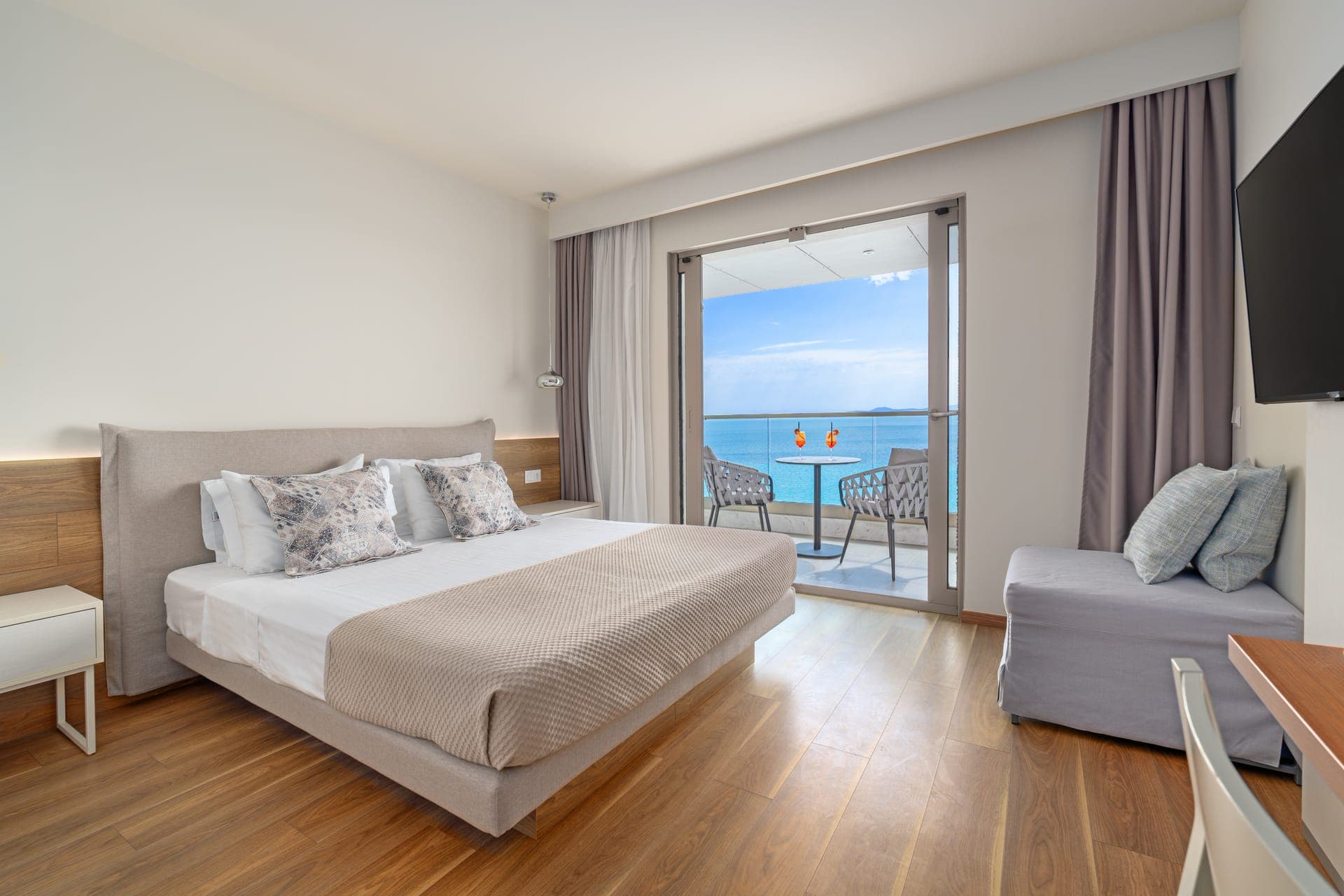 room-types-AMMONZEUS-FAM-0.jpg
