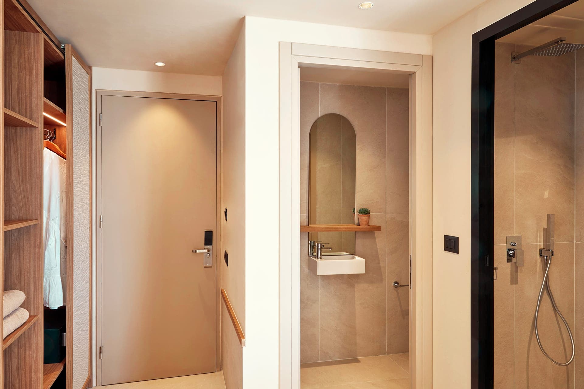 room-types-AMMOSRES-DLXC-0.jpg