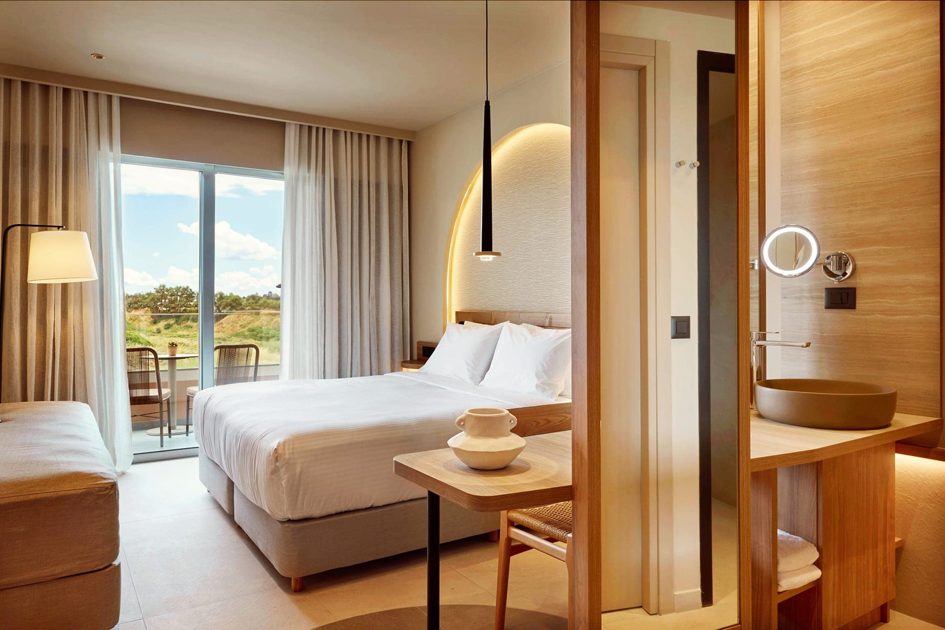 room-types-AMMOSRES-DLXSSV-0.jpg