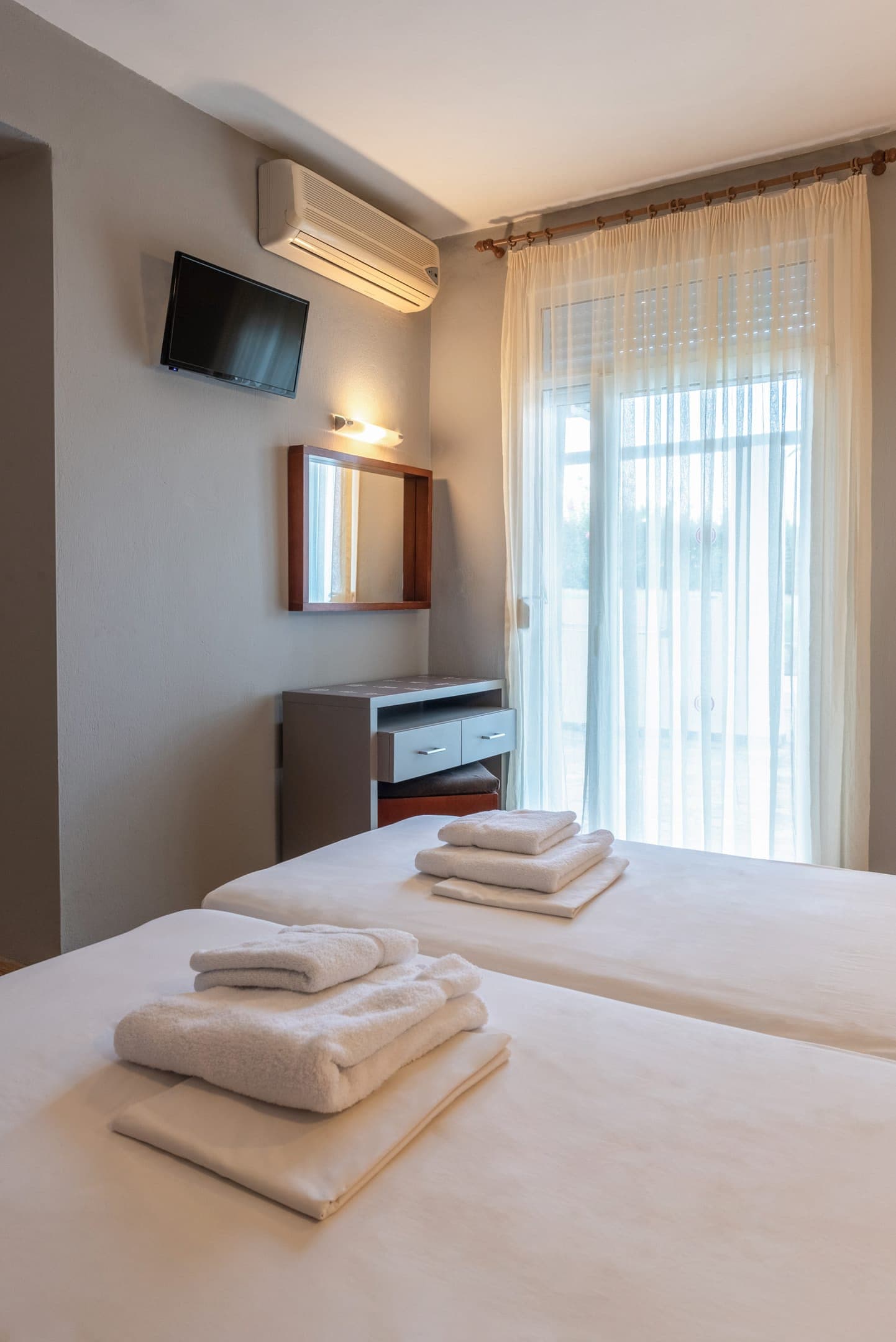 room-types-AMPELIAHTL-EXECUT-0.jpg