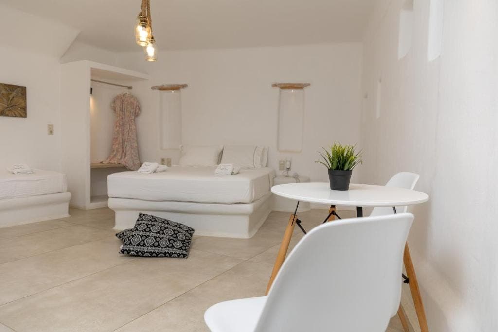 room-types-AMPELOSINN-STQD-0.jpg