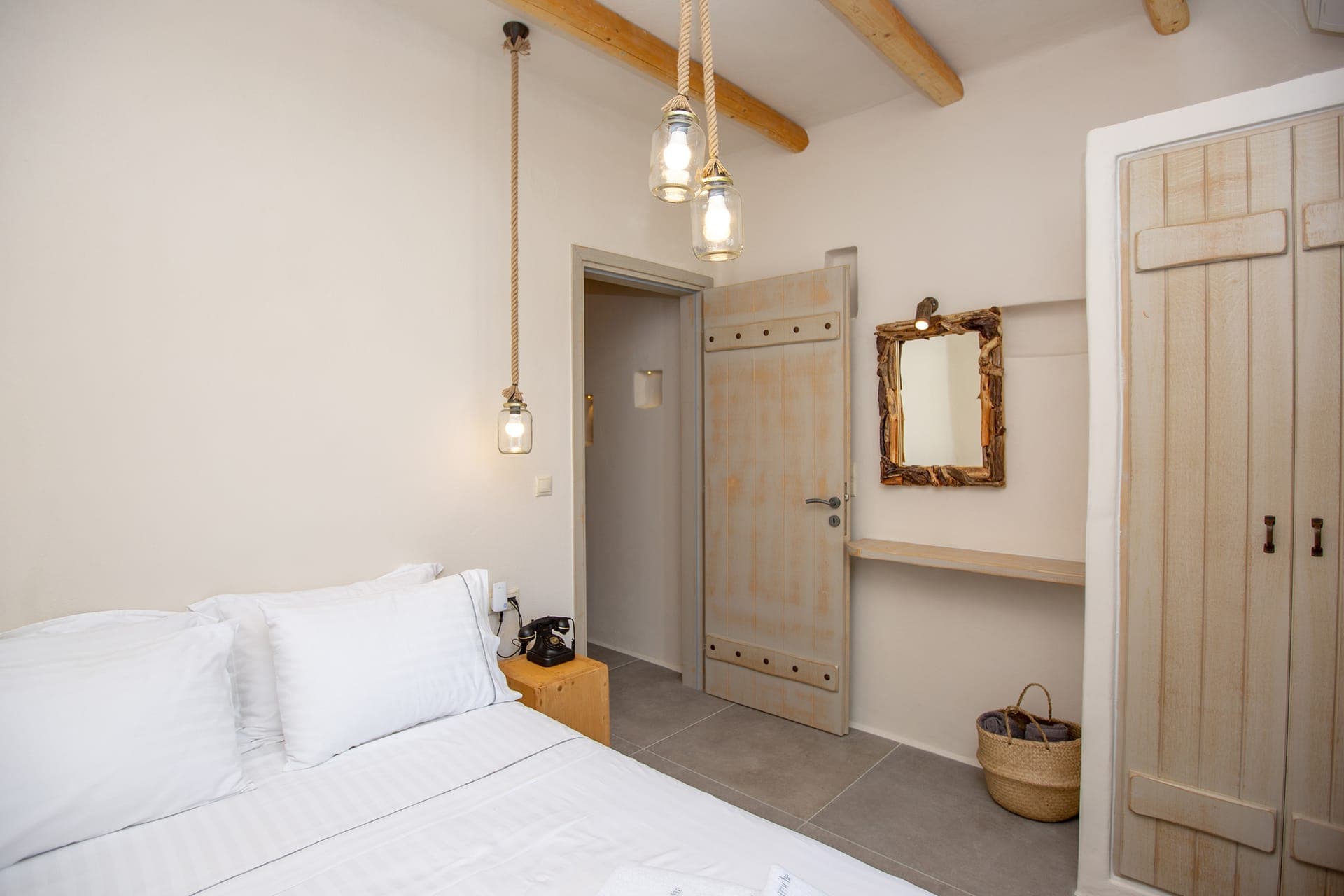 room-types-AMPELOSRES-DXOB-0.jpg
