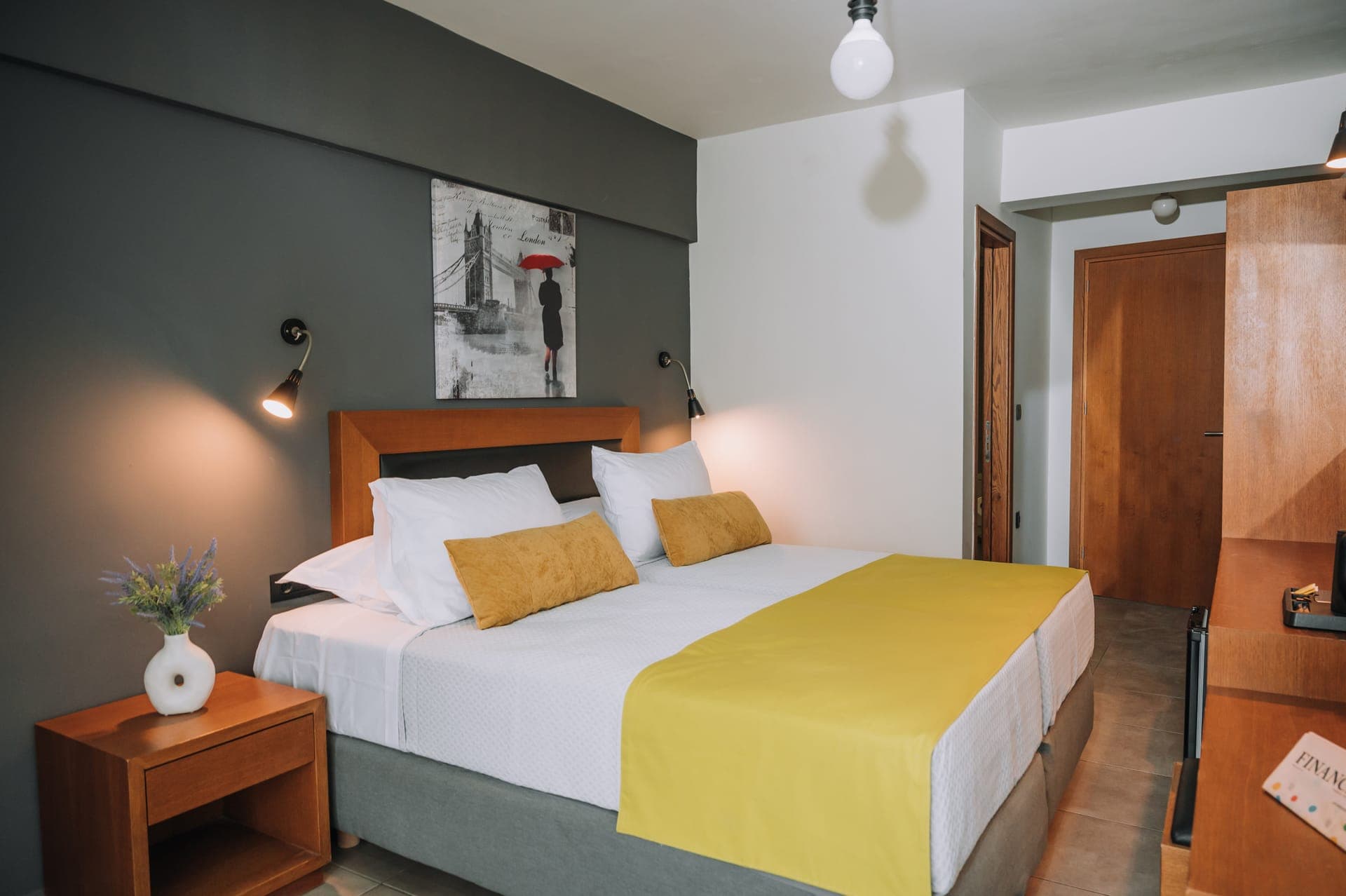 room-types-AMPHRHOD-STAND-0.jpg