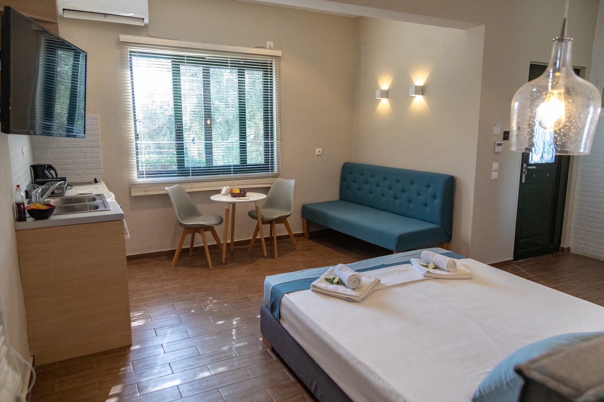 room-types-AMPOULOS-DLXSTD-0.jpg