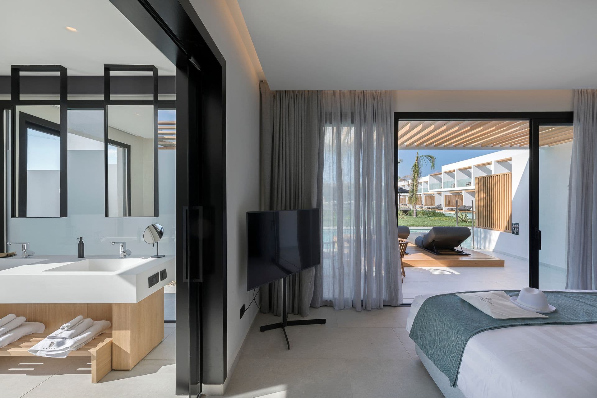 room-types-ANDRLAGOON-PREMIU-0.jpg