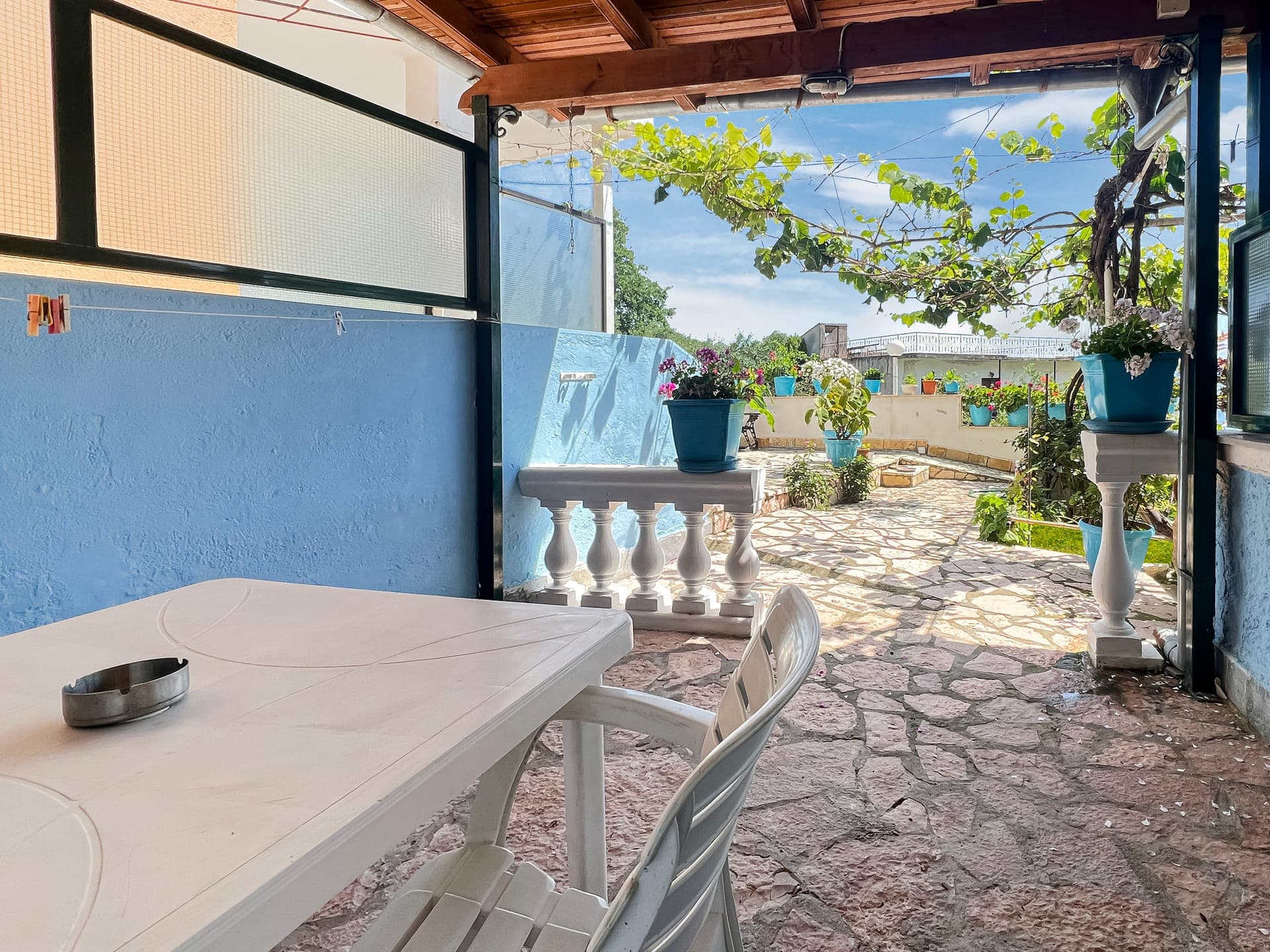 FRONT TERRACE