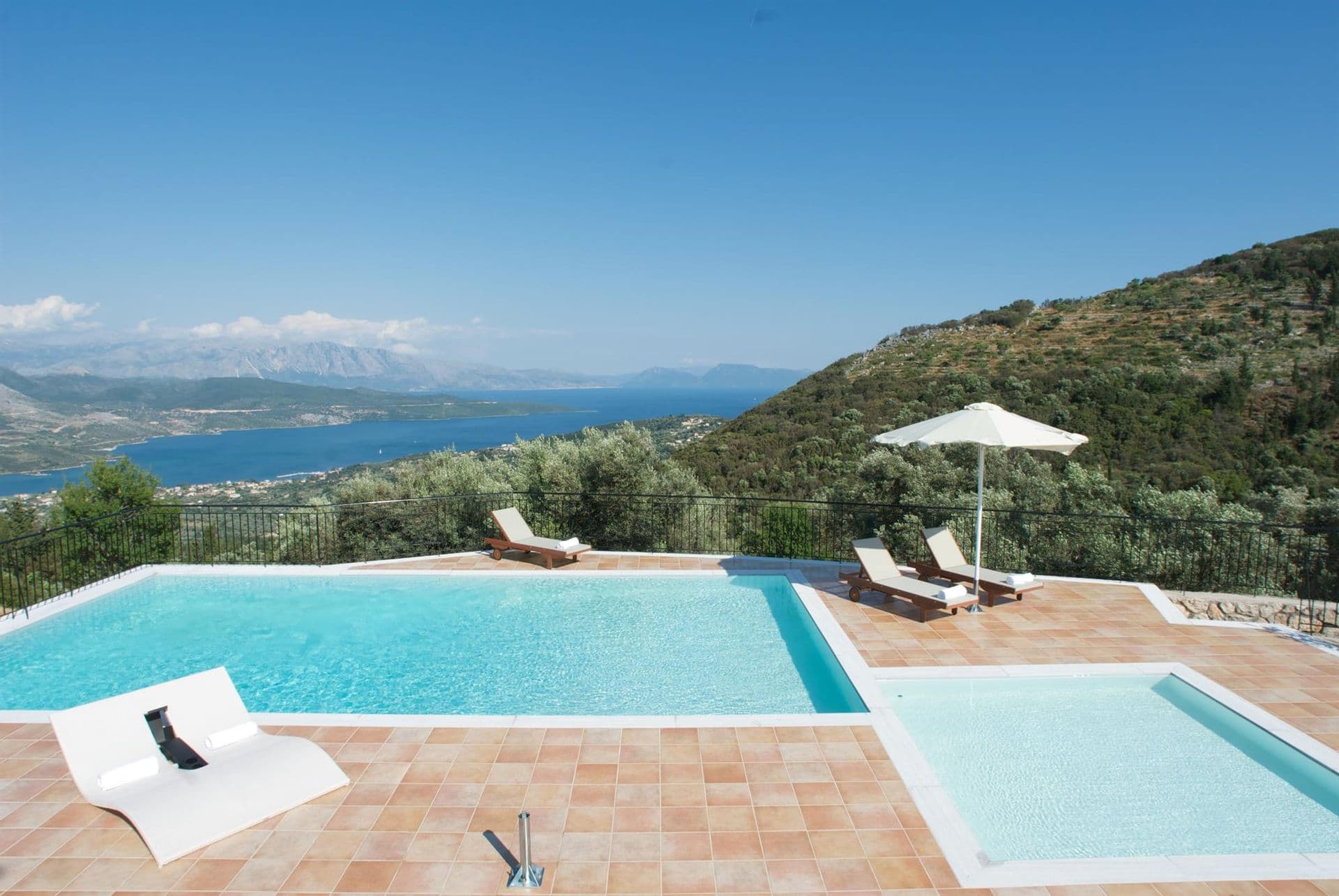 room-types-ANEMVILLAS-FILIRA-0.jpg