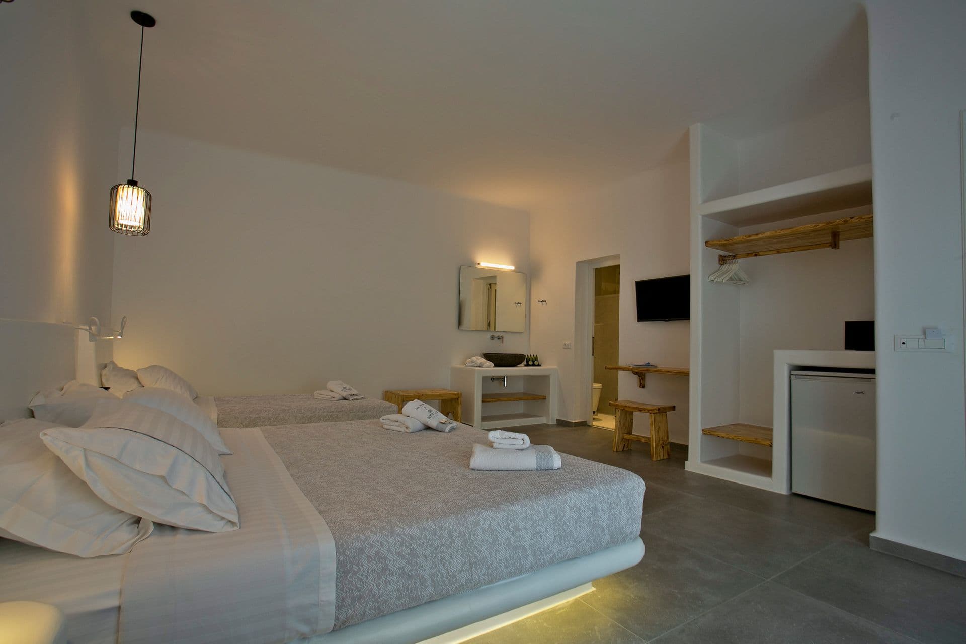 room-types-ANNAMARIAS-DLXTRP-0.jpg