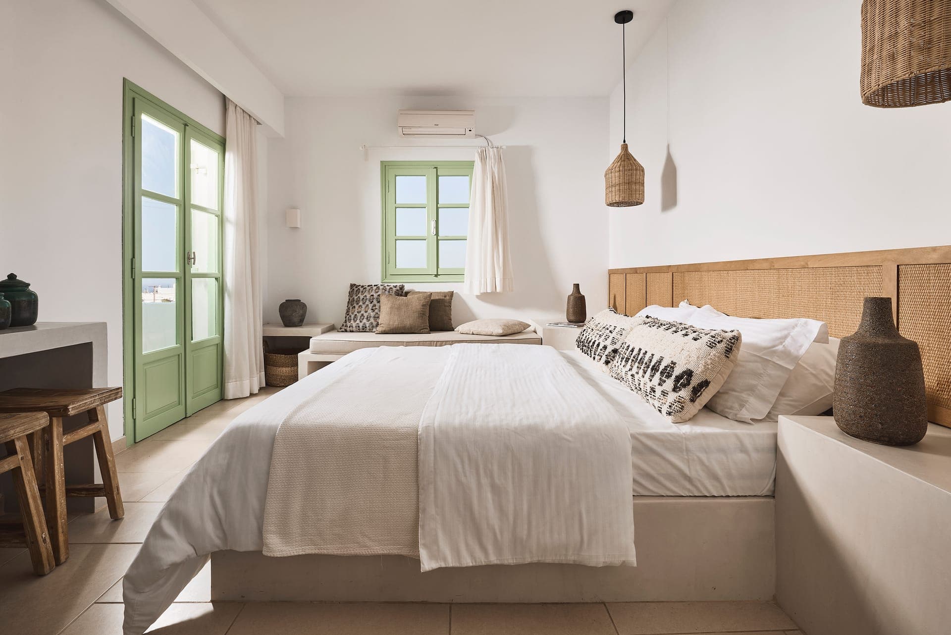 room-types-ANTAMOMA-DLXSSV-0.jpg