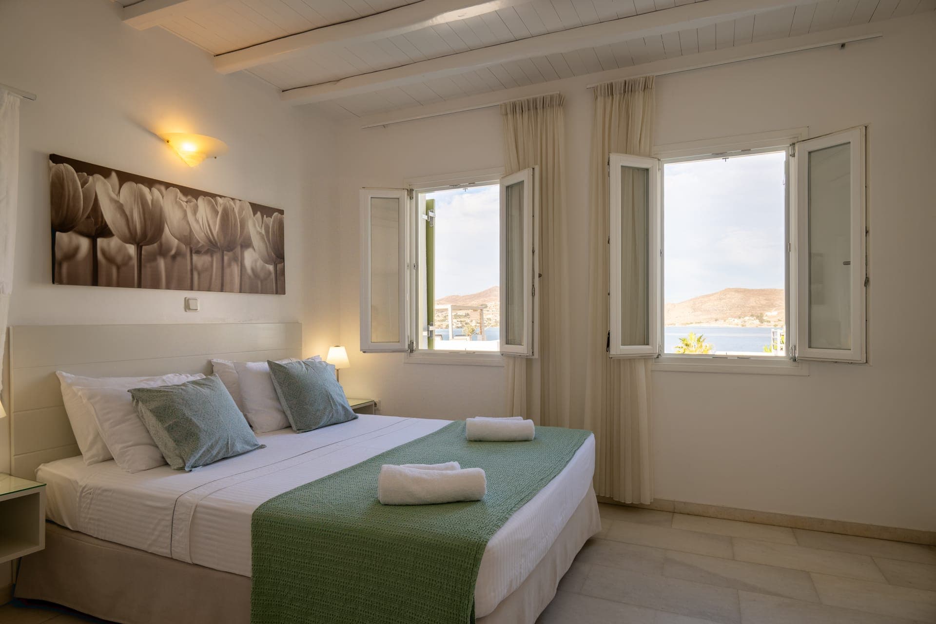 room-types-ANTHOSAPRT-STDSEA-0.jpg