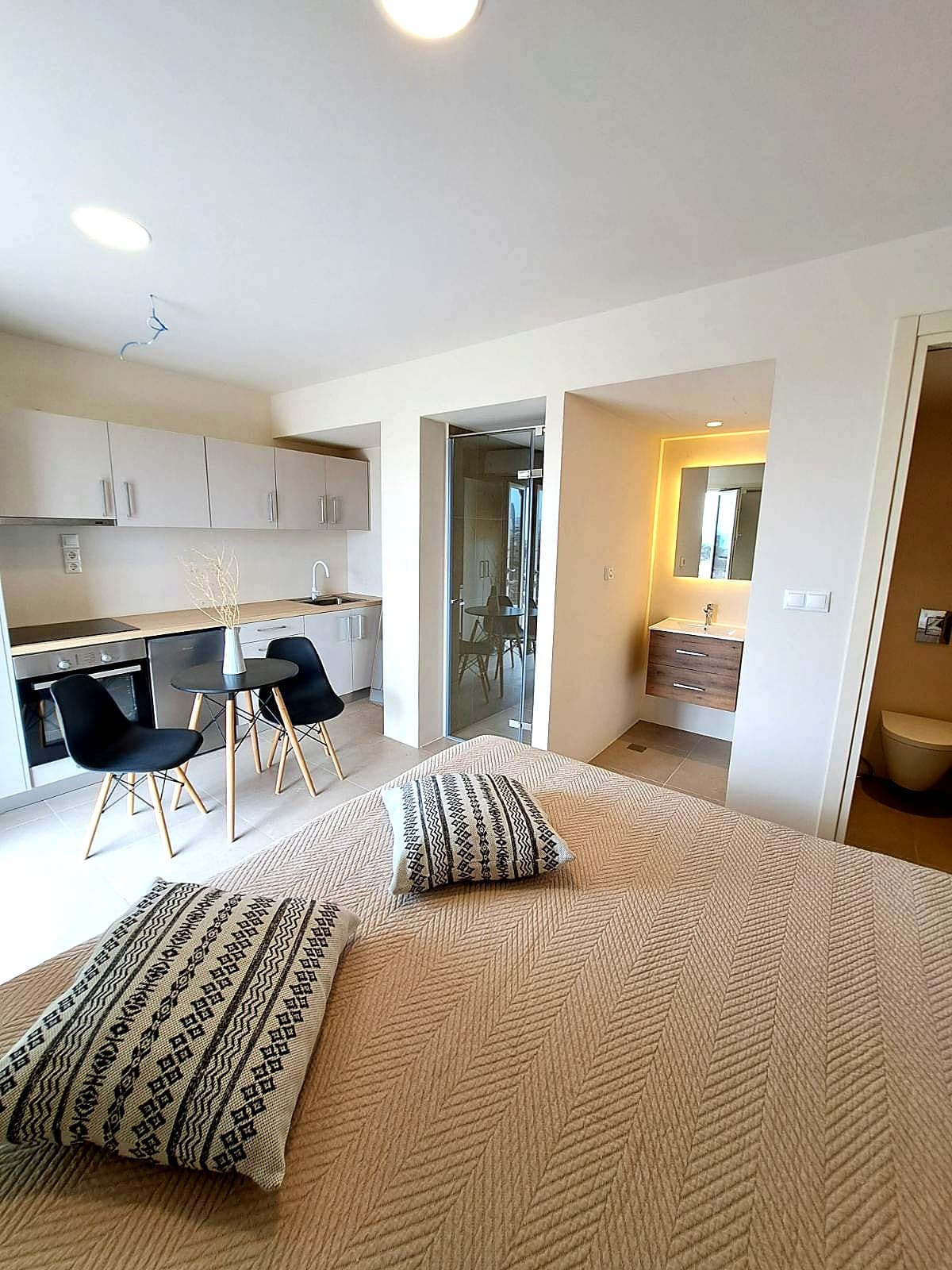 room-types-APEIRONAKR-DRSV-0.jpg
